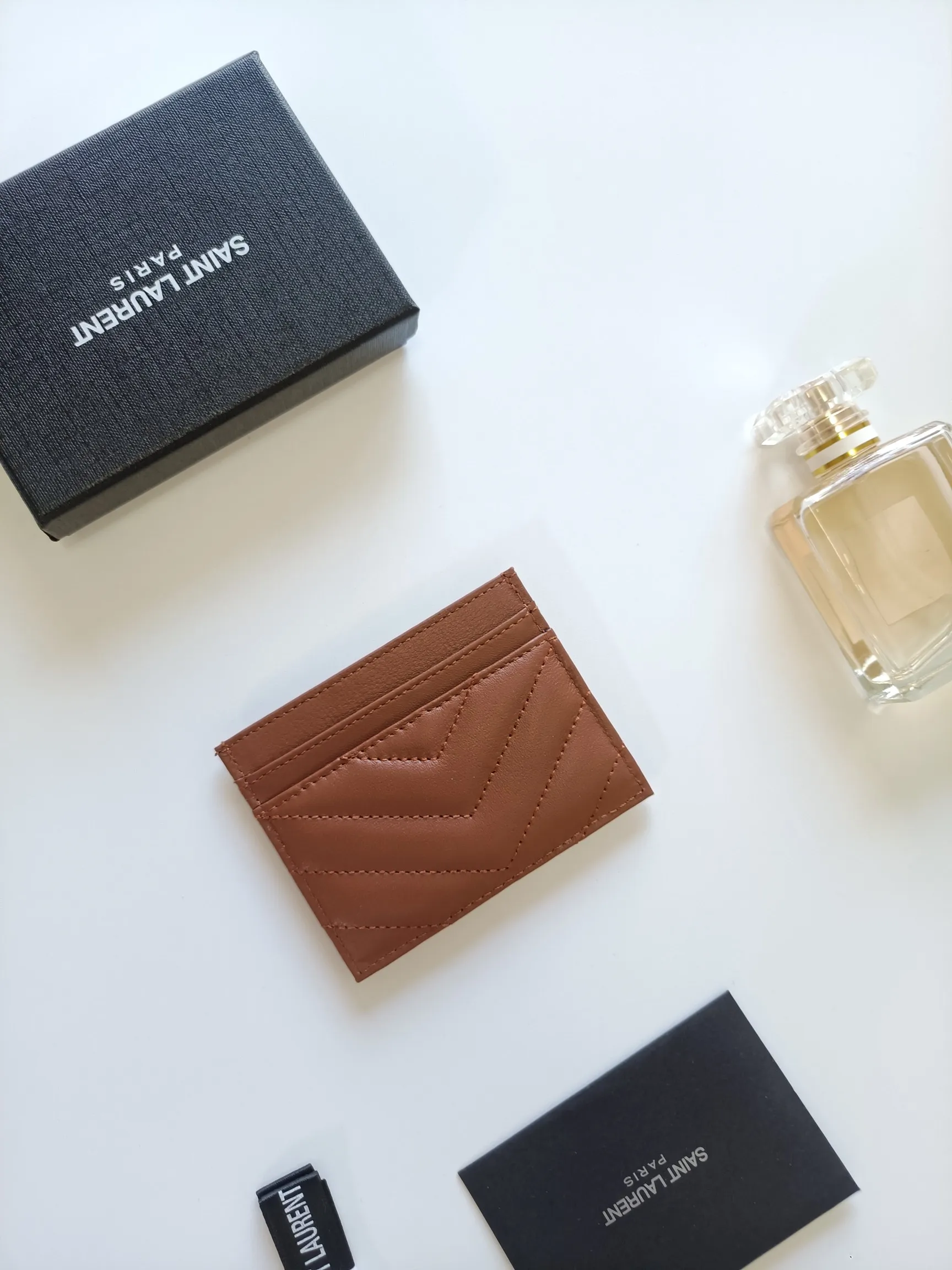 💰90 Saint Laurent new product shipped👉Genuine pickup bag, 🎀Sheep pattern microfiber lining, jacquard embossed stitching sheepskin credit card holder, metal interlocking YSL logo original single-pair hardware, replica details😋Style number: 423291😎Size: 10.5×7.5×0.5cm