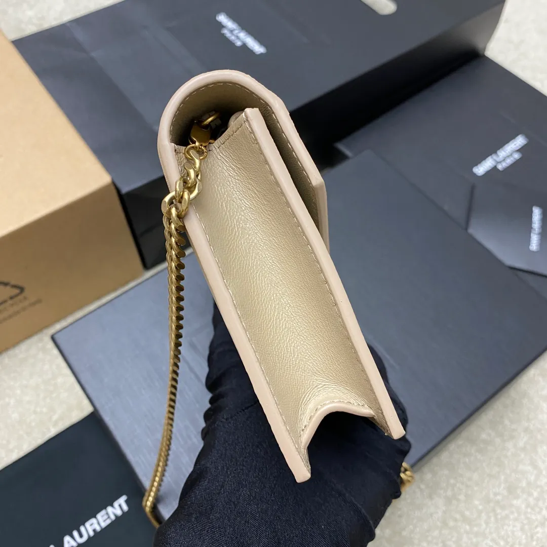 p1220 The top product in the market, apricot sheepskin/gold 🌈Y’s new product LE CASSANDRE smooth leather envelope chain wallet, made of Italian imported lambskin, soft to the touch! Front flap wallet, decorated with three-color metal logo, super nice! LECASSANDRE interior: six card slots, one bill slot, one main compartment, and one zippered coin pocket, practical and stylish! 20230610 Model: 743050 [original leather] Size: 19x12.5x3.5cm