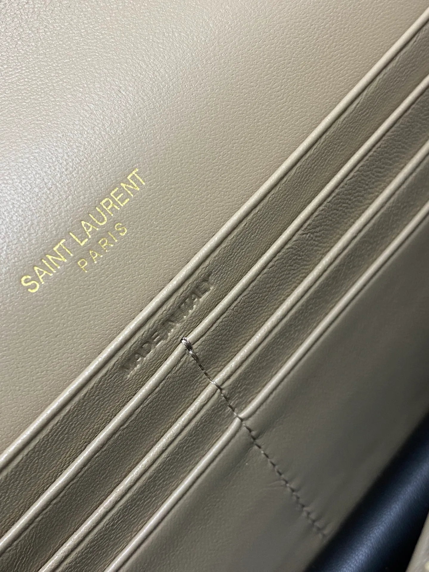 p1220 The top product in the market, apricot sheepskin/gold 🌈Y’s new product LE CASSANDRE smooth leather envelope chain wallet, made of Italian imported lambskin, soft to the touch! Front flap wallet, decorated with three-color metal logo, super nice! LECASSANDRE interior: six card slots, one bill slot, one main compartment, and one zippered coin pocket, practical and stylish! 20230610 Model: 743050 [original leather] Size: 19x12.5x3.5cm