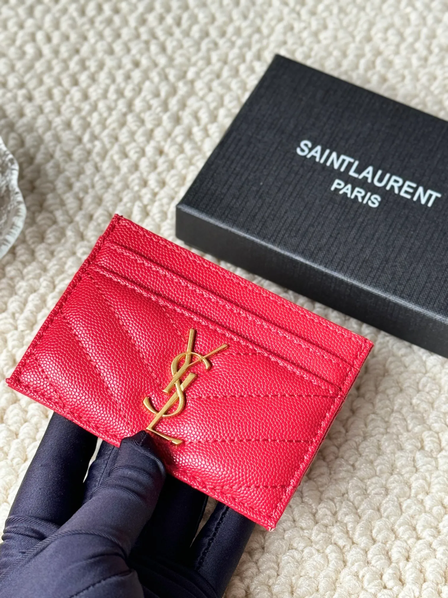 💰100 ysl Yves Saint Laurent's most classic genuine card bag, with sheepskin microfiber lining, jacquard embossed stitching sheepskin credit card holder, metal interlocking YSL logo original single-pair hardware, copied details Style number: 423291 Size: 10.5×7.5×0.5cm