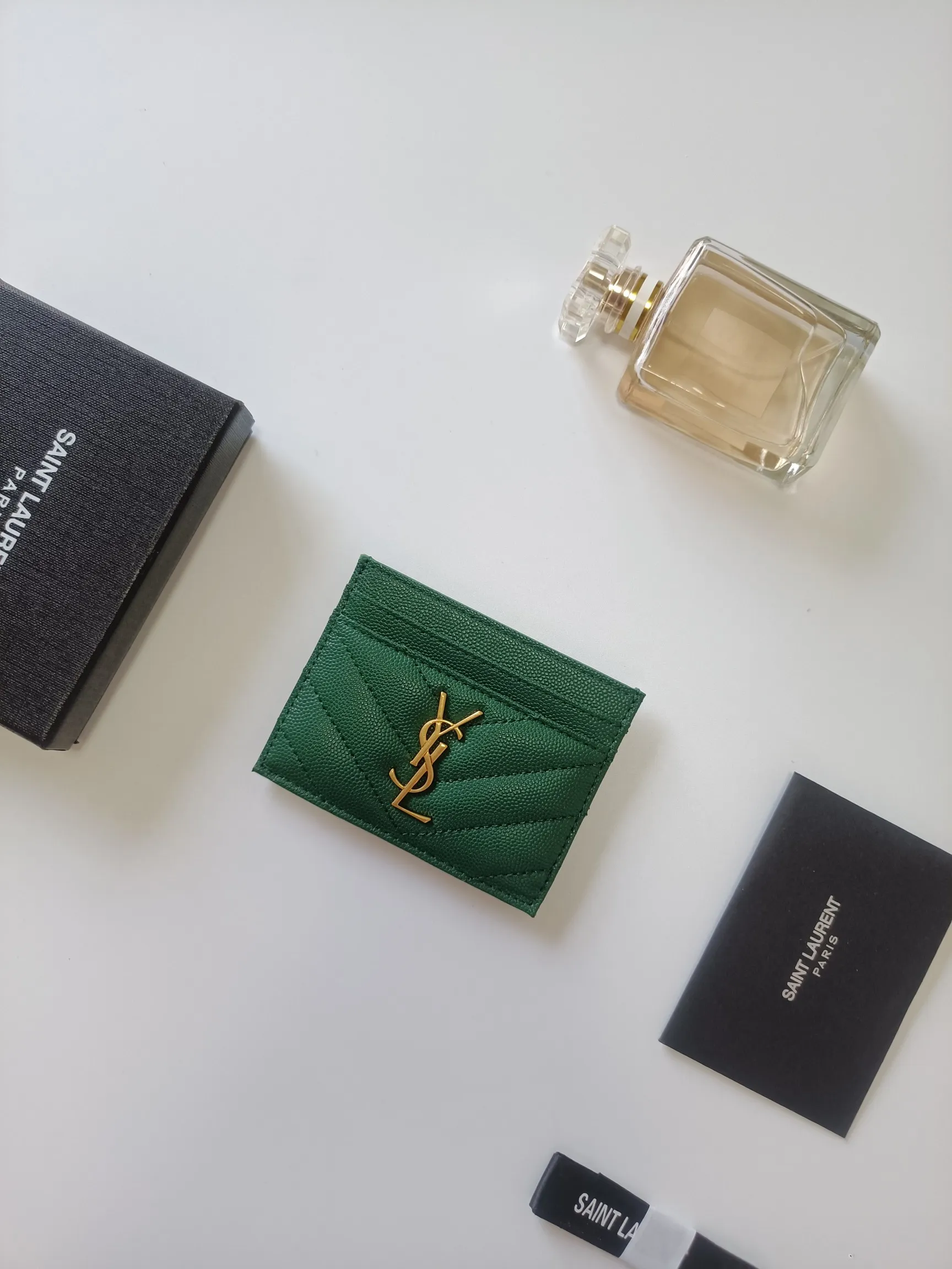 💰90 Yves Saint Laurent new product shipped👉Genuine pickup bag, cowhide ball pattern🎀Sheep pattern microfiber lining, jacquard stitching genuine leather credit card holder, metal interlocking YSL logo original single-pair hardware, replica details😋Style number: 423291😎Dimensions: 10.5×7.5×0.5cm