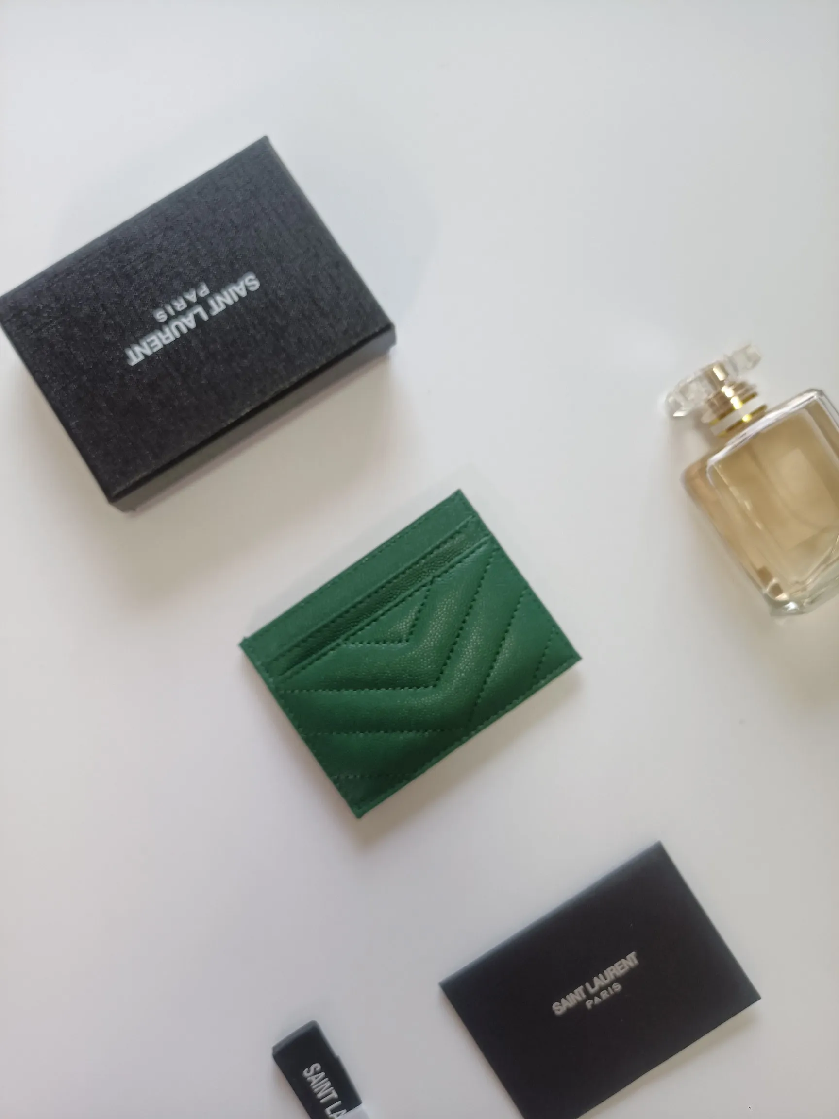 💰90 Yves Saint Laurent new product shipped👉Genuine pickup bag, cowhide ball pattern🎀Sheep pattern microfiber lining, jacquard stitching genuine leather credit card holder, metal interlocking YSL logo original single-pair hardware, replica details😋Style number: 423291😎Dimensions: 10.5×7.5×0.5cm