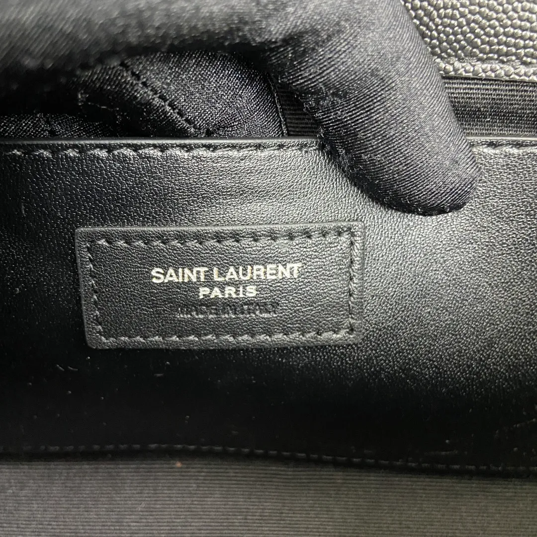 💰1260 Black Ball Pattern/Silver Buckle [Original Leather] 🌈KATE The most classic style and the most practical size. The core design of this series is the Y logo. Mr. Yves Saint Laurent invited poster artist Cassandre to design it. The three letters are superimposed on each other, which is simple and avant-garde. High-quality crocodile pattern cowhide, wear-resistant and scratch-resistant! Definitely a timeless classic! No Y family tassel bag dares to say that they are fashionable👍20210630 Model: 377628 Size: 20*12.5*5cm