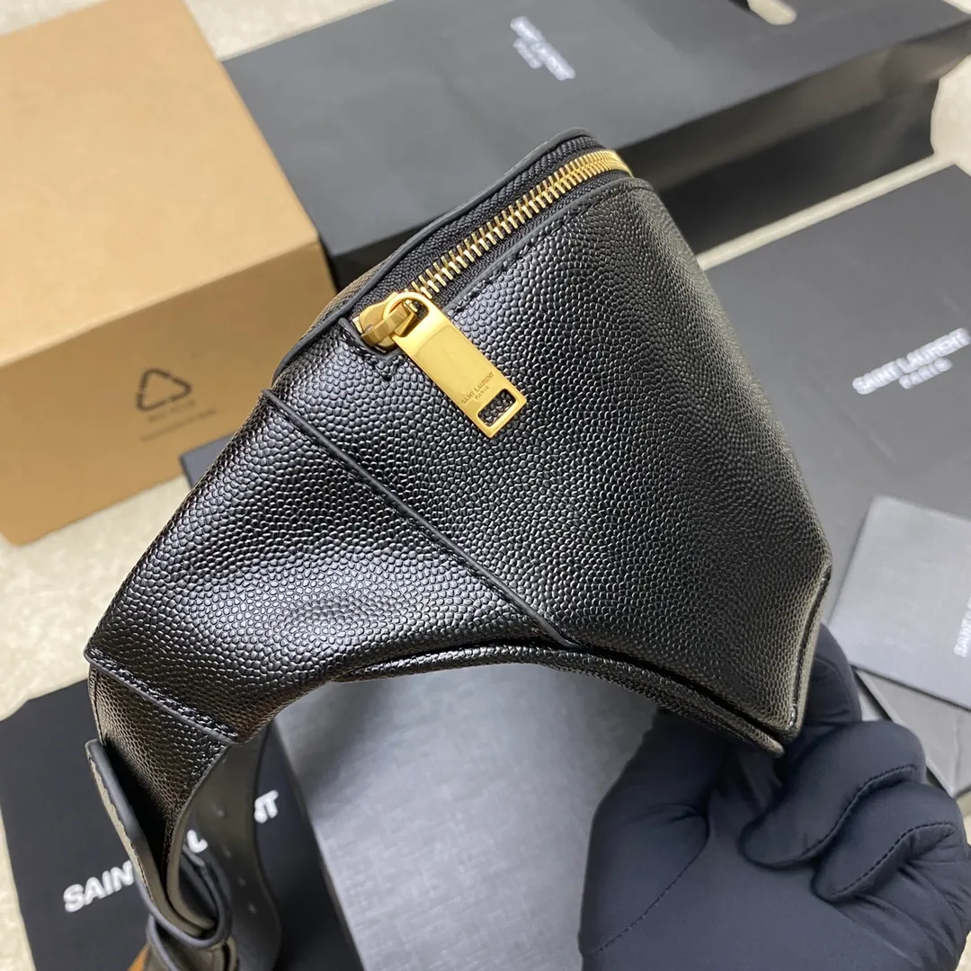 💰1240 black ball pattern/gold (waist bag) 🌈The latest big logo waist bag from Y's counter👑Using high-grade caviar leather pattern, customized exclusive hardware, exclusive to the market😎The shape is the original semi-circular bag body, and the leather shoulder strap is equipped with an adjustment buckle, suitable for both fat and thin! It can also be adjusted into a chest bag or crossbody bag [Celebration], which increases the functionality of the bag! There are no other compartments in the bag except for 3 card slots and a cash slot, so you can use it casually without any constraints👍20240630 Model: 569737 [original leather] Size: 25x14x3.5cm