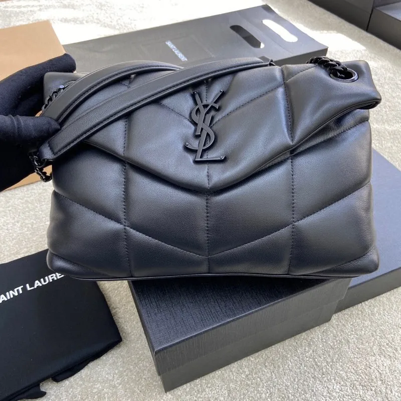 Black sheepskin/black chain hardware 🌈LOULOU PUFFER Medium quilted lambskin bag, made of genuine genuine leather, feels soft and delicate, like embracing clouds☁️💋The classic Y family logo, chain and buttonhole hardware are all made of black chain hardware. The opening of the bag is folded and sealed with a magnetic snap buckle, which has first-class sealing and safety👍20210800 Size: 29x17x11cm Model: 577476 [original leather]