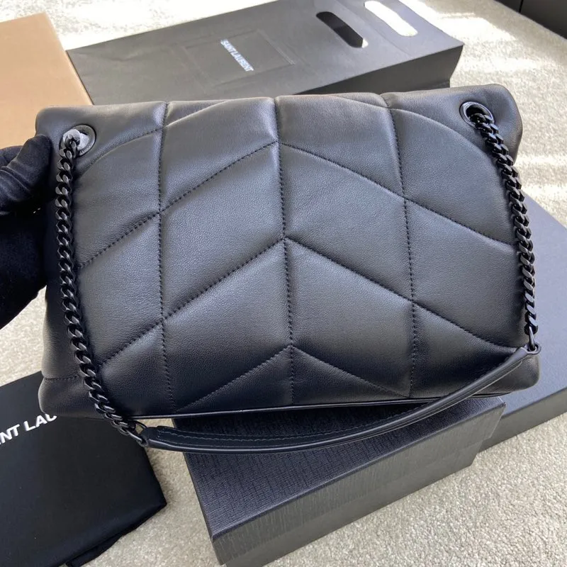 Black sheepskin/black chain hardware 🌈LOULOU PUFFER Medium quilted lambskin bag, made of genuine genuine leather, feels soft and delicate, like embracing clouds☁️💋The classic Y family logo, chain and buttonhole hardware are all made of black chain hardware. The opening of the bag is folded and sealed with a magnetic snap buckle, which has first-class sealing and safety👍20210800 Size: 29x17x11cm Model: 577476 [original leather]