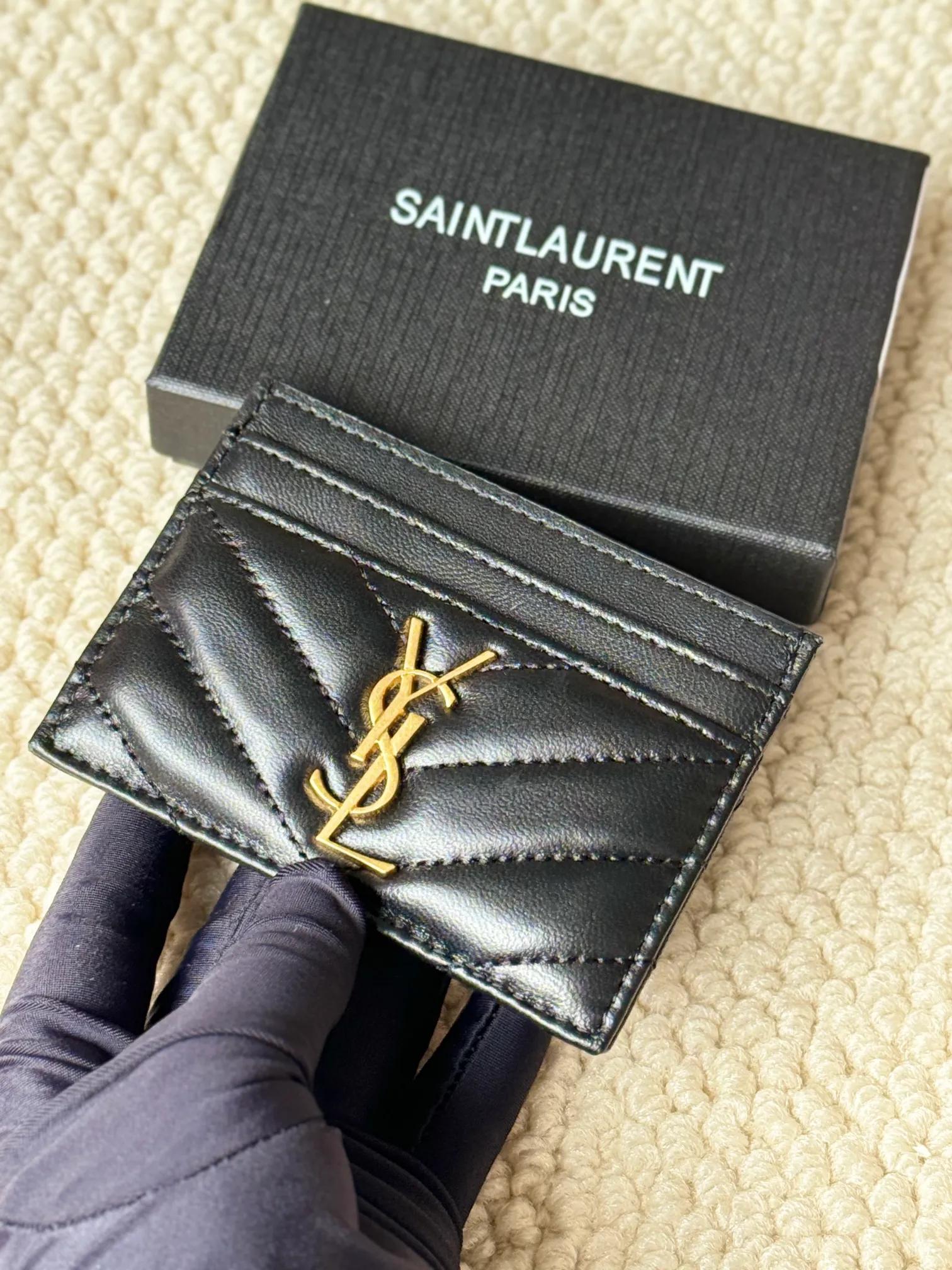 💰100 ysl Yves Saint Laurent's most classic genuine card bag, with sheepskin microfiber lining, jacquard embossed stitching sheepskin credit card holder, metal interlocking YSL logo original single-pair hardware, copied details Style number: 423291 Size: 10.5×7.5×0.5cm