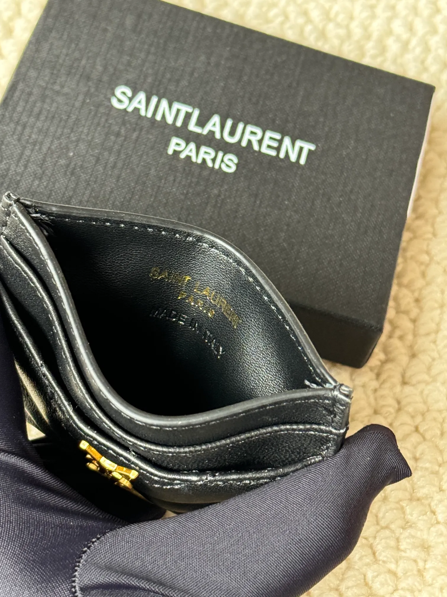 💰100 ysl Yves Saint Laurent's most classic genuine card bag, with sheepskin microfiber lining, jacquard embossed stitching sheepskin credit card holder, metal interlocking YSL logo original single-pair hardware, copied details Style number: 423291 Size: 10.5×7.5×0.5cm