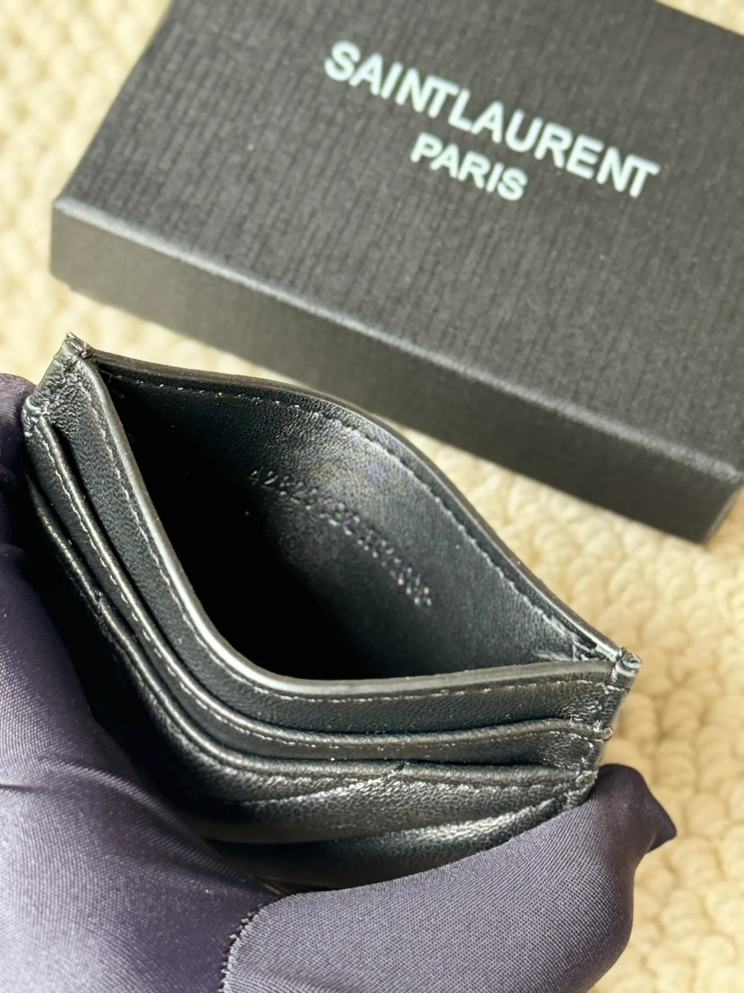 💰100 ysl Yves Saint Laurent's most classic genuine card bag, with sheepskin microfiber lining, jacquard embossed stitching sheepskin credit card holder, metal interlocking YSL logo original single-pair hardware, copied details Style number: 423291 Size: 10.5×7.5×0.5cm