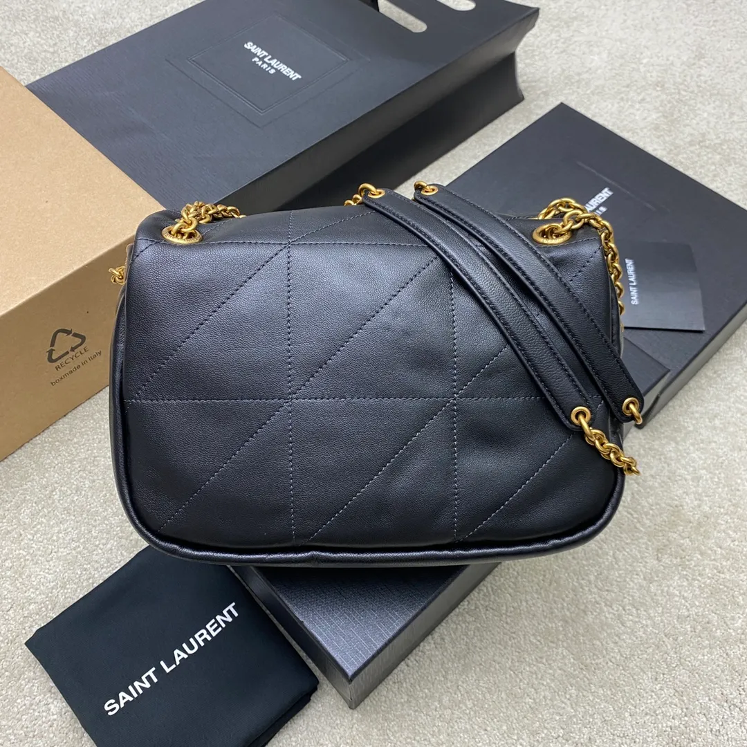 💰1760 black sheepskin/gold 🌈JAMIE 4.3 small original sheepskin handbag! Small bag in soft nappa leather with CARRE RIVE GAUCHE webbed topstitching. Lightweight and compact, with an adjustable sliding shoulder strap, it can be worn in a variety of ways. The bag is designed with a classic retro distressed version. It is very beautiful and fashionable, versatile for commuting, unexpectedly light and very practical! It can be carried by hand, carried on the shoulder or cross-body in various ways! An absolute must-have item! 20230880 Model: 763475 [original leather] Size: 26×15×7cm