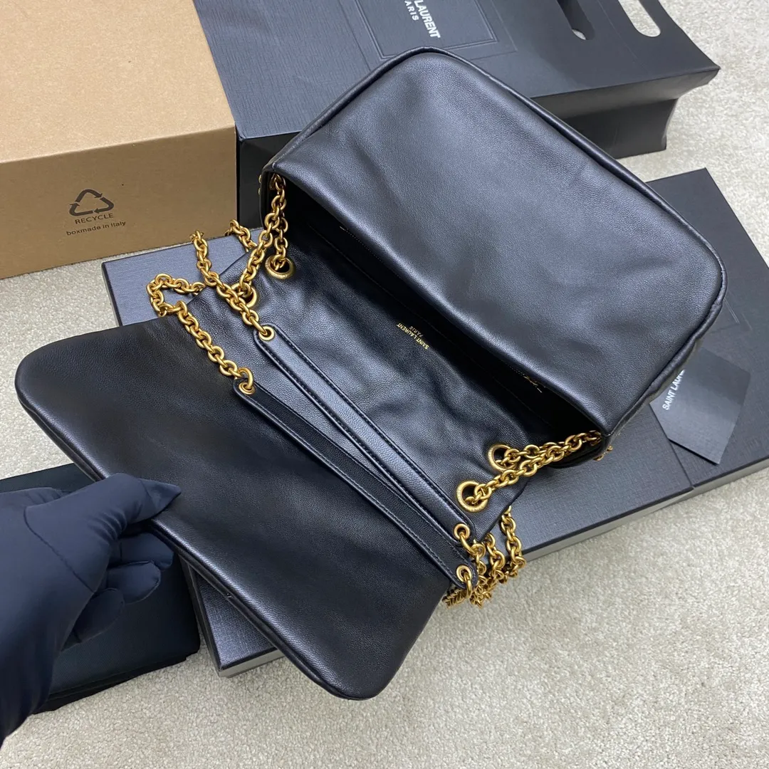💰1760 black sheepskin/gold 🌈JAMIE 4.3 small original sheepskin handbag! Small bag in soft nappa leather with CARRE RIVE GAUCHE webbed topstitching. Lightweight and compact, with an adjustable sliding shoulder strap, it can be worn in a variety of ways. The bag is designed with a classic retro distressed version. It is very beautiful and fashionable, versatile for commuting, unexpectedly light and very practical! It can be carried by hand, carried on the shoulder or cross-body in various ways! An absolute must-have item! 20230880 Model: 763475 [original leather] Size: 26×15×7cm