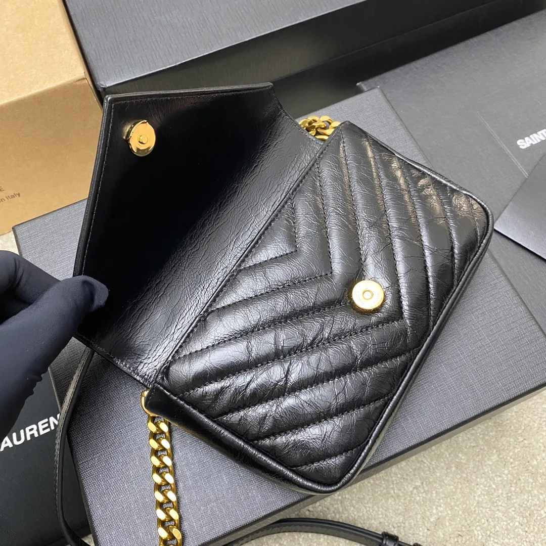 💰1180 waxed black leather/antique gold 🌈New College glossy crackle mini messenger bag😘Multi-functional item equipped with top handle and detachable leather spliced ​​chain long shoulder strap, classic and more casual, with various concave shapes, recommended for everyone! The retro waxed leather is really super nice👍20230590 Style number: 779430 [original leather] Size: 20x13x3cm