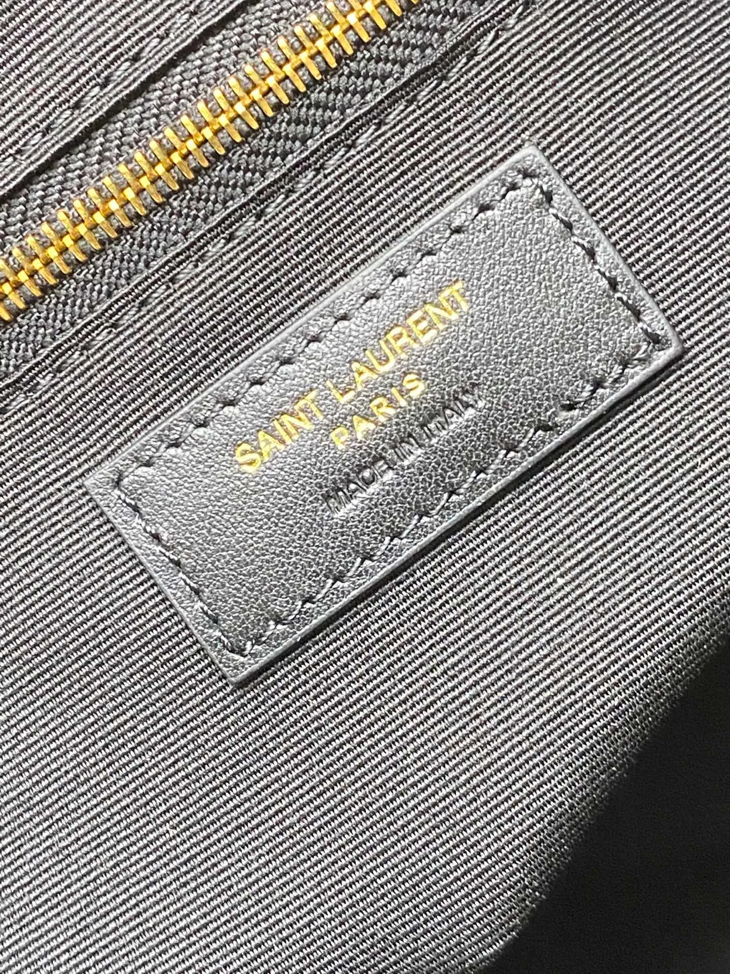 Dark coffee sheepskin/gold 🌈New ICARE baby nappa sheepskin handbag The much-anticipated croissant-shaped bag 🥐 makes its debut, embellished with the iconic metal logo, perfectly combining retro and modern feel, making it one of the most anticipated It Bags this season. Whether it's for daily outings or night parties, this bag can be easily carried! 202501050 Model: 858160 [Original leather] Size: 47x35x15 [This size does not come with packaging]