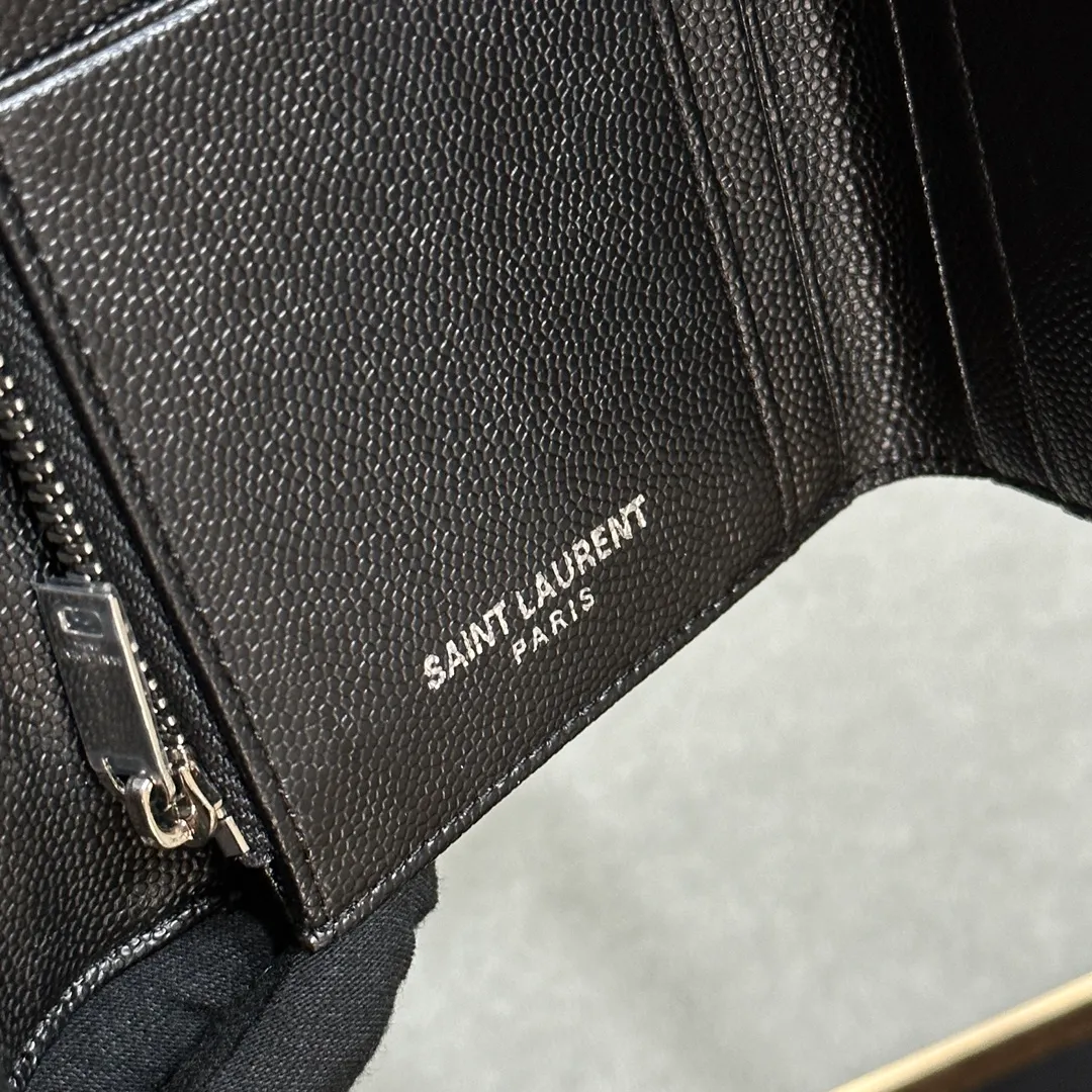 💰160 💎Top quality💖 YSL Caviar Black Silver Gold# Full cowhide inside and outside (SAINT LAURENT) Bi-fold short clip wallet card holder Genuine development Imported calfskin pressed cowhide caviar Made of imported cowhide with unique hardware👏 Original quality of four card slots inside, color as shown, coin purse👛 Model: 414404 Size: 13*9*3CM