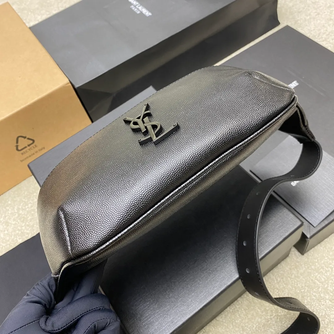 💰1240 black ball pattern/gun (waist bag) 🌈The latest big logo waist bag from Y's counter👑Using high-grade caviar leather pattern, customized exclusive hardware, exclusive to the market😎The shape is the original semi-circular bag body, and the leather shoulder strap is equipped with an adjustment buckle, suitable for both fat and thin! It can also be adjusted into a chest bag or crossbody bag [Celebration], which increases the functionality of the bag! There are no other compartments in the bag except for 3 card slots and a cash slot, so you can use it casually without any constraints👍20240630 Model: 569737 [original leather] Size: 25x14x3.5cm