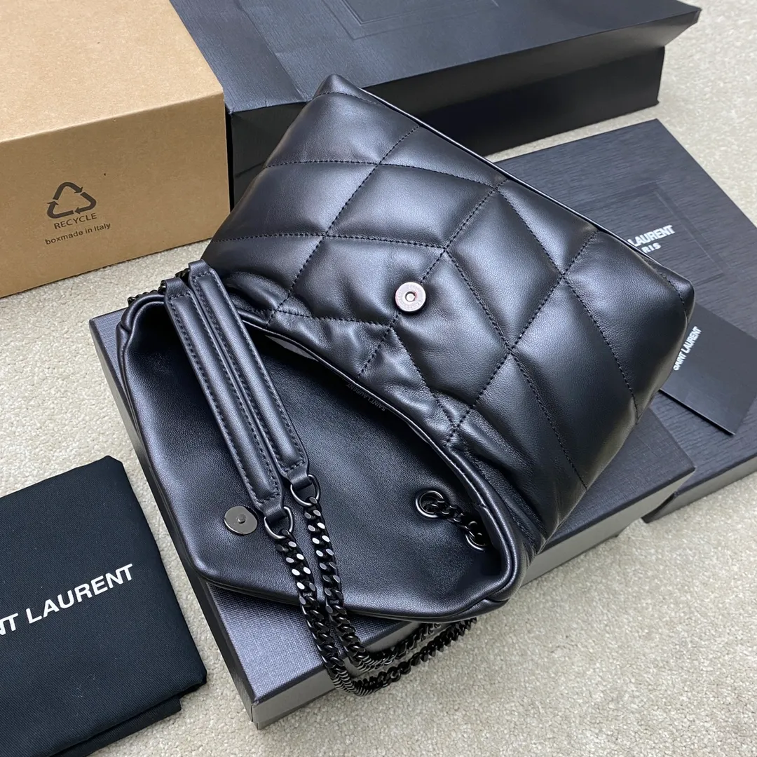 💰1440 Black Sheepskin/Gun 🌈𝙇𝙤𝙪𝙇𝙤𝙪 𝙥𝙪𝙛𝙛𝙚𝙧～LOULOU PUFFER new mini double chain quilted lambskin bag, super popular style counter, the latest mini size! Made of original ZP leather, it feels soft and delicate, and it is as cute as a marshmallow when you take it out! The bag has an inner zippered pocket for mobile phones and valuables, and a card slot for cards. Apart from this, there are no extra inner pockets. Although it is small, it has all the essentials and can be used as you like👍20230720 Model: 759337 [original leather] Size: 23x15.5x5.8cm