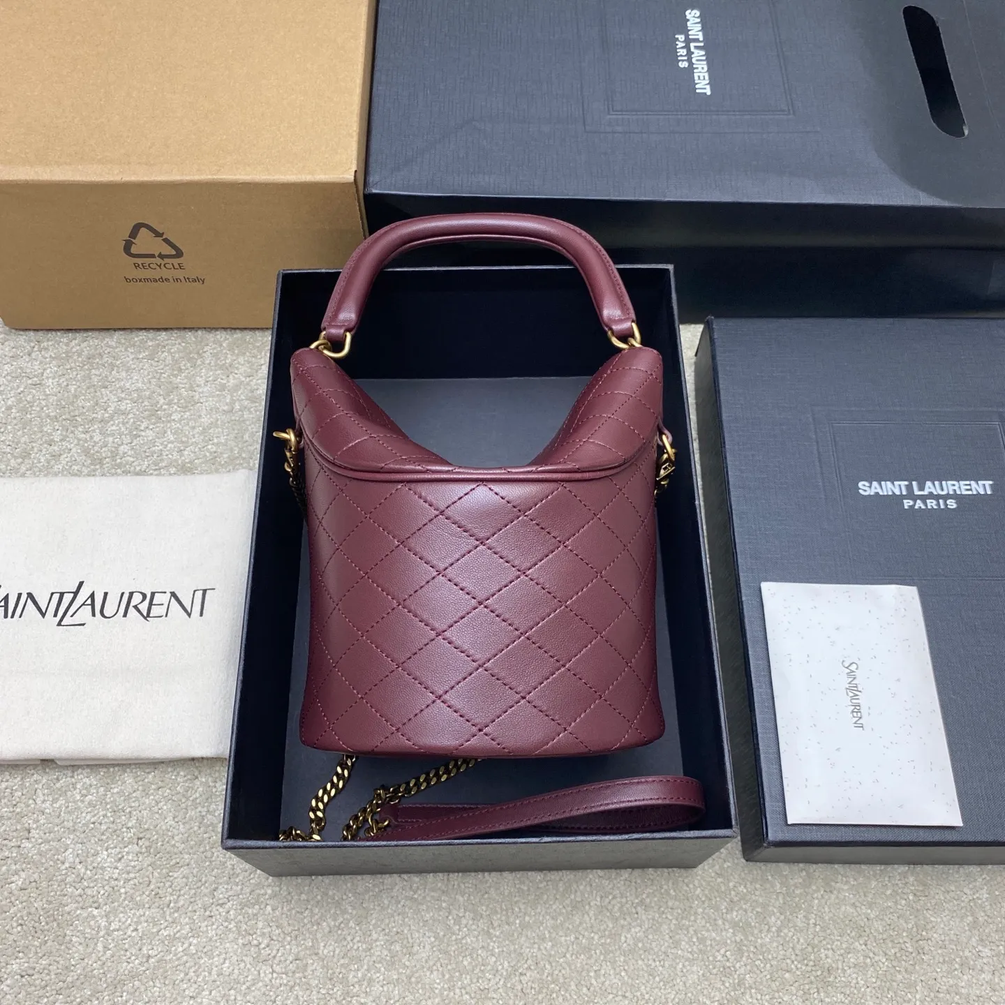Maroon sheepskin/gold 🌈YSL Gaby series new bucket bag👑all sheepskin material👍super exquisite and cute😘and very light top flip design, higher privacy and security, top handle and detachable chain shoulder strap, can be carried in more ways, suitable for different occasions, so beautiful👍20250780 Model: 763971 [original leather] Size: 19x17x15cm