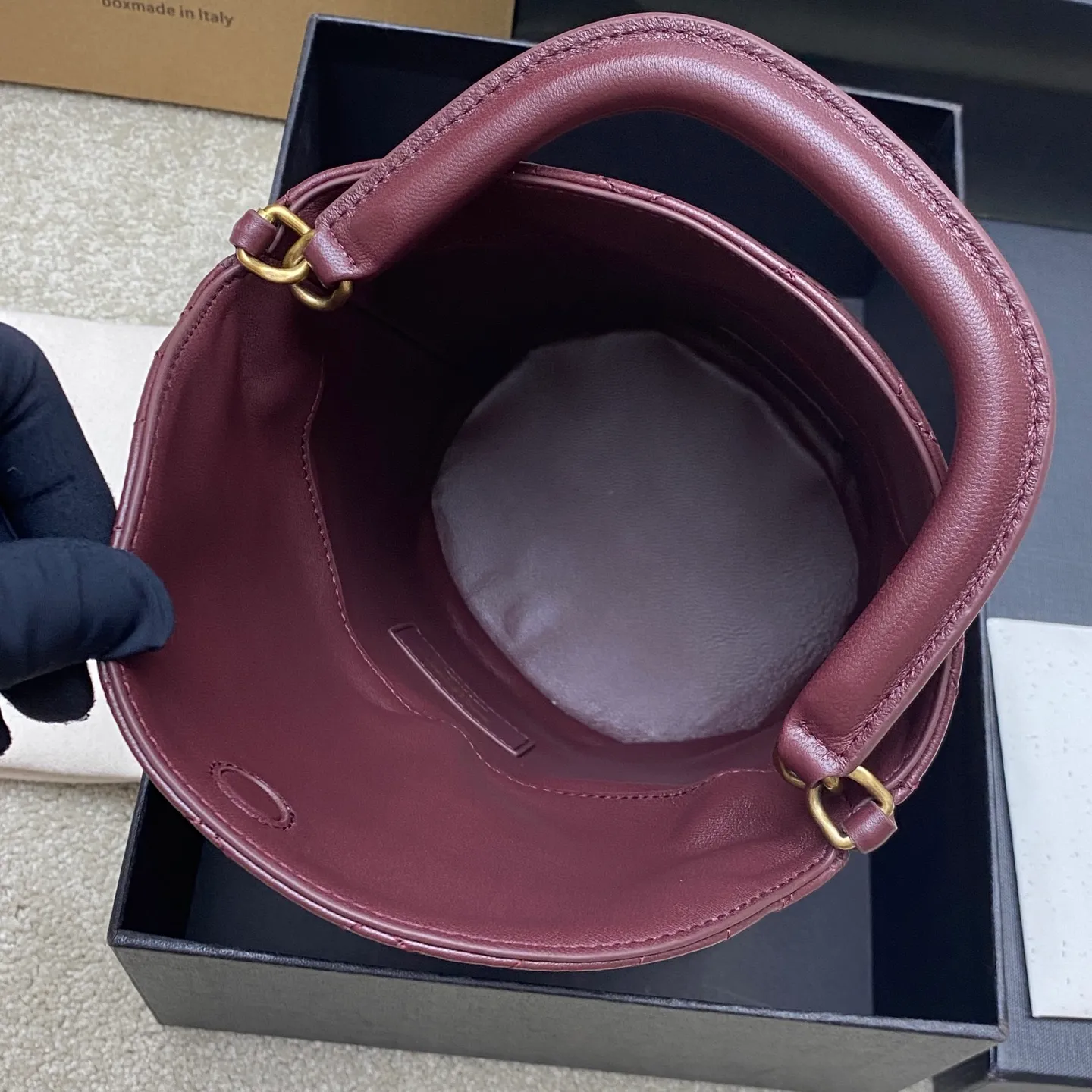Maroon sheepskin/gold 🌈YSL Gaby series new bucket bag👑all sheepskin material👍super exquisite and cute😘and very light top flip design, higher privacy and security, top handle and detachable chain shoulder strap, can be carried in more ways, suitable for different occasions, so beautiful👍20250780 Model: 763971 [original leather] Size: 19x17x15cm