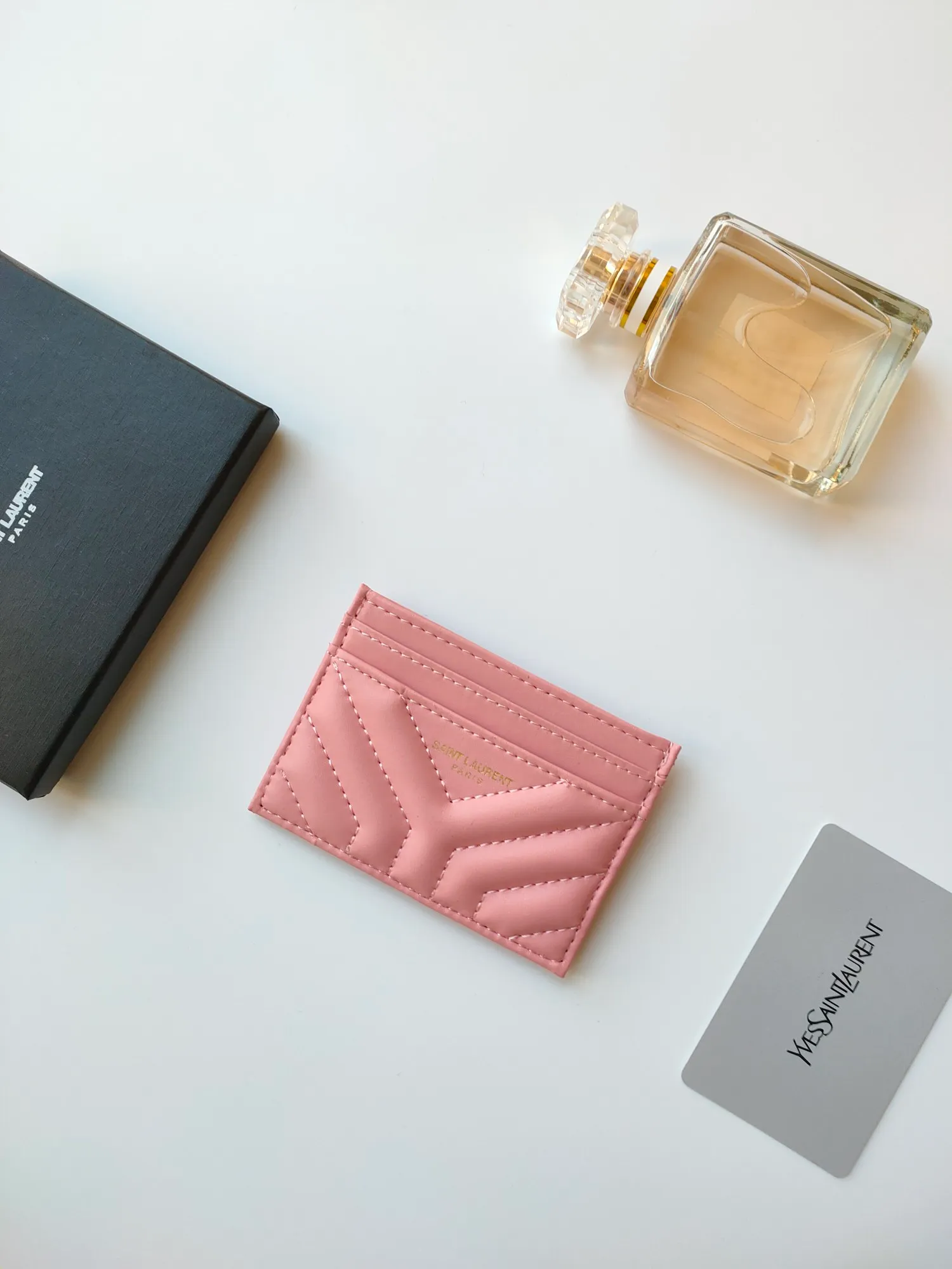 💰90 Yves Saint Laurent new product shipped 👉 Genuine pickup bag 🎀 Jacquard embossed stitching cowhide credit card holder, YSL logo hot stamping, copy details 😋 Style number: 705218 😎 Size: 10.5×7.5cm