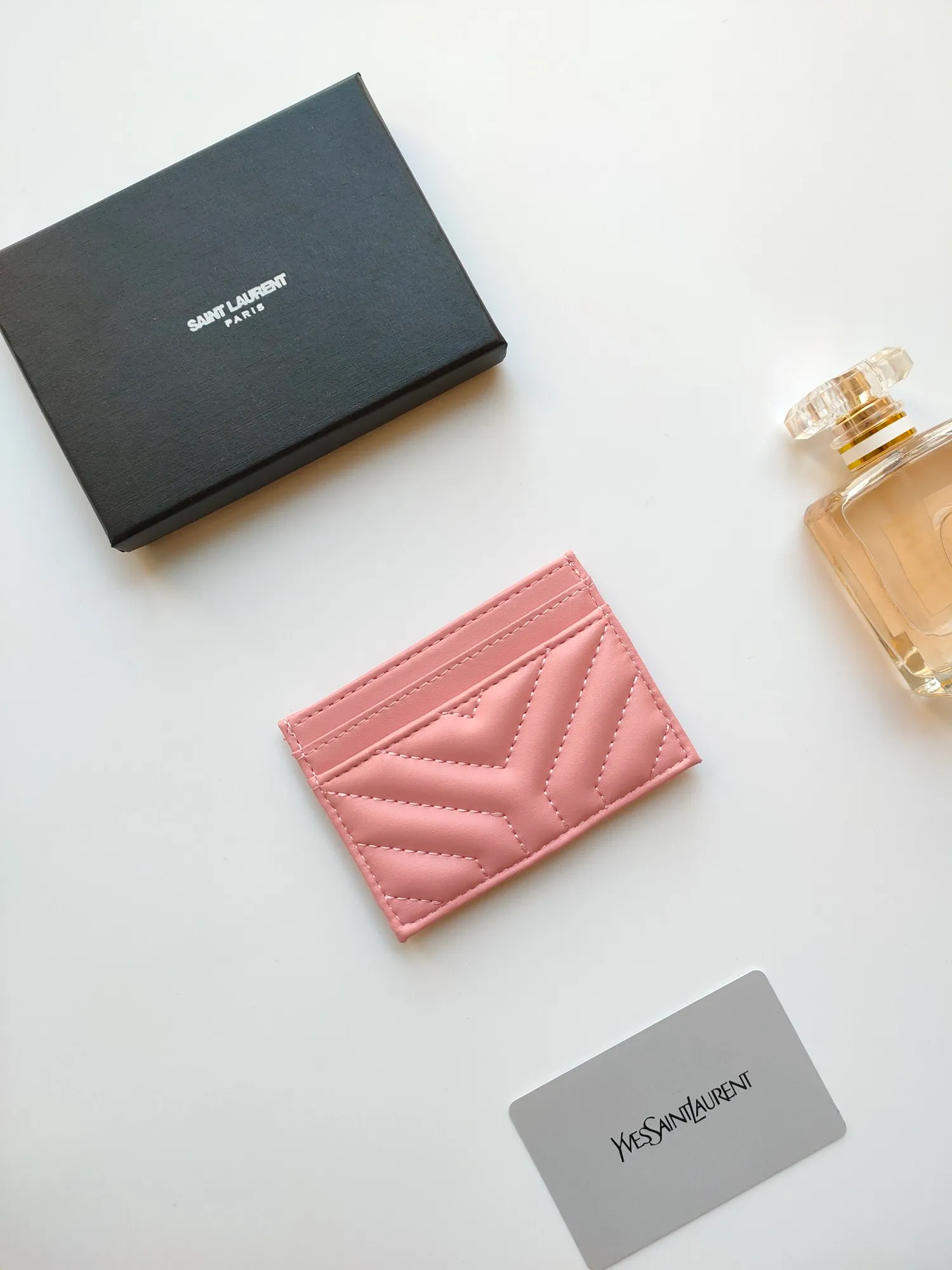 💰90 Yves Saint Laurent new product shipped 👉 Genuine pickup bag 🎀 Jacquard embossed stitching cowhide credit card holder, YSL logo hot stamping, copy details 😋 Style number: 705218 😎 Size: 10.5×7.5cm
