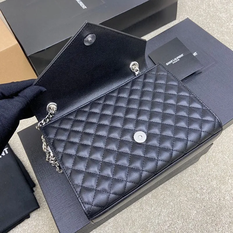 Black ball pattern/silver buckle 🌈𝑬𝒏𝒗𝒆𝒍𝒐𝒑𝒆 Medium grained embossed quilted genuine leather envelope bag, classic is eternal, the sky-high V pattern and rhombus caviar pattern, Italian original cowhide with eye-catching Y family logo, all in one, stylish and stylish! One chain and three backs, single chain cross-body, double chain single back, single chain single back are all perfect🤗Little fairies of different heights, there is always a way to carry it that suits you❤️20230750 Model: 392739 [original leather] Size: 24x17.5x6cm