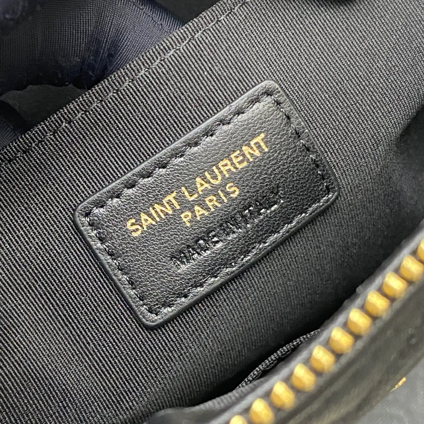 💰920 black sheepskin/gold 🌈YSL Saint Laurent Paris new black classic clutch calfskin zipper, soft and shiny elegant and generous quilting process rhombus quilted soft lambskin clutch! Exquisite craftsmanship creates every detail, from touch to texture, exuding high-end elegance! 20250460 Model: 559193 [original leather] Size: 30x21cm (medium size)