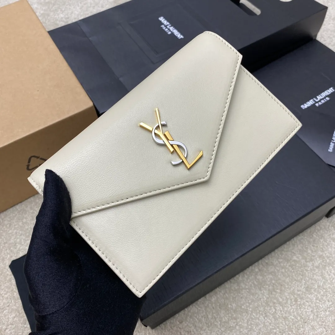 p1220 The top product on the market, white sheepskin/gold 🌈Y’s new product LE CASSANDRE smooth leather envelope chain wallet, made of Italian imported lambskin, soft to the touch! Front flap wallet, decorated with three-color metal logo, super nice! LECASSANDRE interior: six card slots, one bill slot, one main compartment, and one zippered coin pocket, practical and stylish! 20230610 Model: 743050 [original leather] Size: 19x12.5x3.5cm