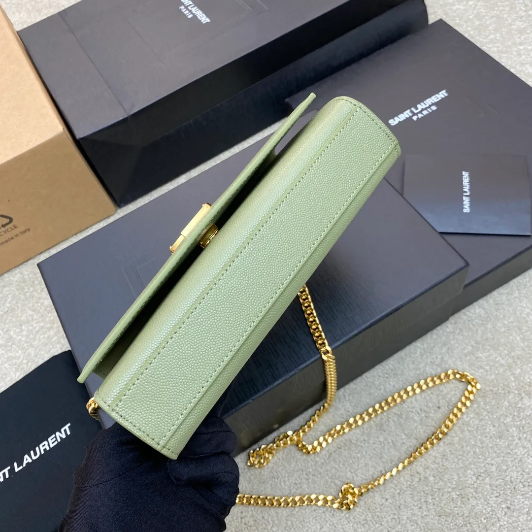 💰1260 Avocado green ball pattern/gold buckle 🌈KATE The most classic style and the most practical size. The core design of this series is the Y logo. Mr. Yves Saint Laurent invited poster artist Cassandre to design it. The three letters are superimposed on each other, which is simple and avant-garde. High-quality crocodile pattern cowhide, wear-resistant and scratch-resistant! Definitely a timeless classic! No Y family tassel bag dares to say that they are fashionable👍20210630 Model: 377629 [original leather] Size: 20*12.5*5cm