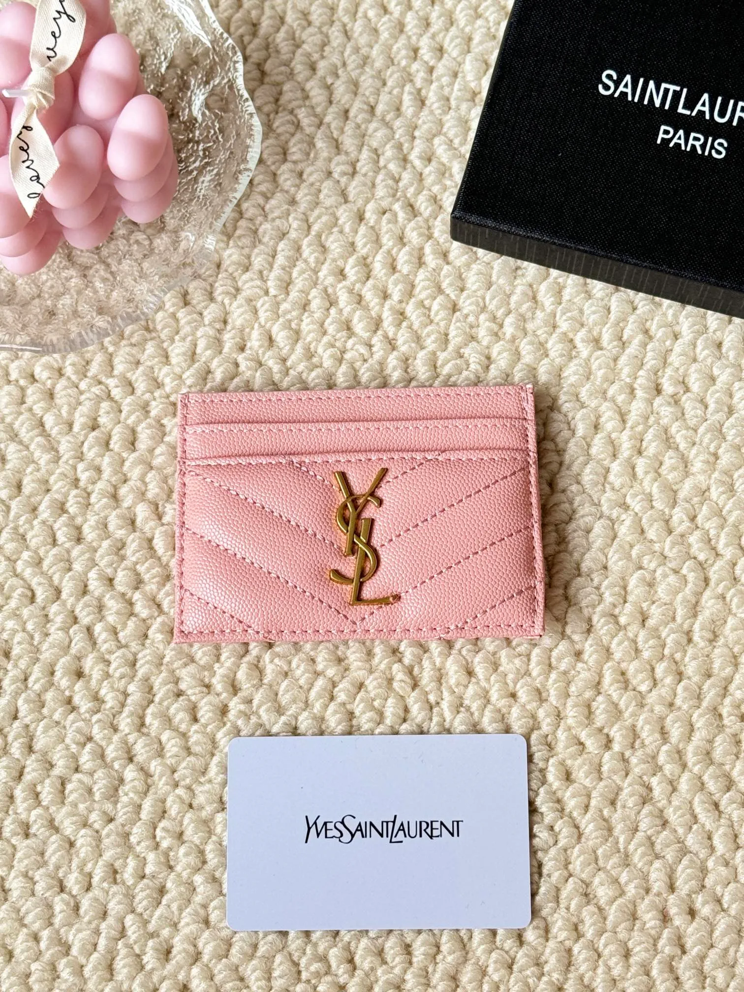 💰100 ysl Yves Saint Laurent's most classic genuine card bag, with sheepskin microfiber lining, jacquard embossed stitching sheepskin credit card holder, metal interlocking YSL logo original single-pair hardware, copied details Style number: 423291 Size: 10.5×7.5×0.5cm