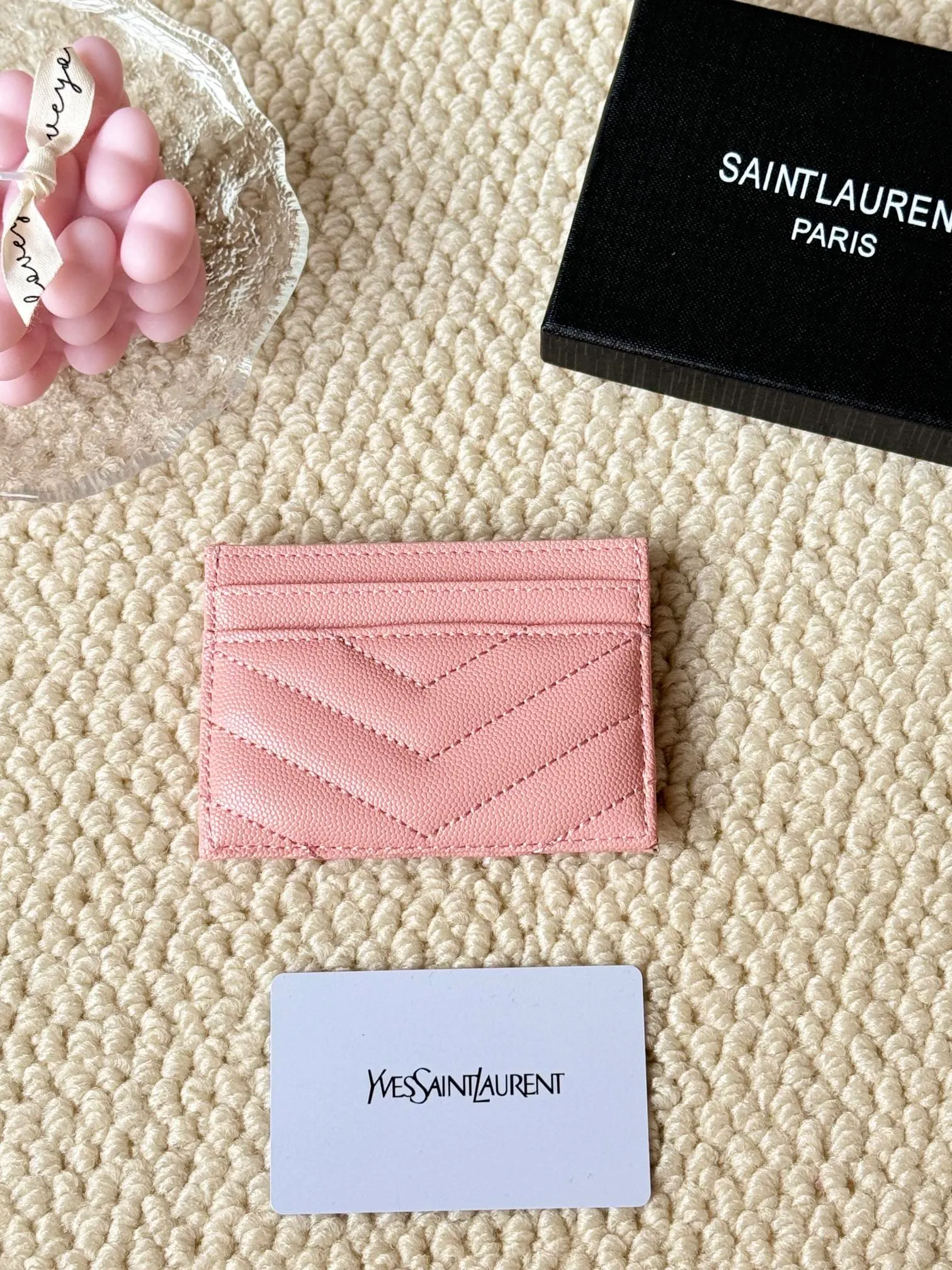 💰100 ysl Yves Saint Laurent's most classic genuine card bag, with sheepskin microfiber lining, jacquard embossed stitching sheepskin credit card holder, metal interlocking YSL logo original single-pair hardware, copied details Style number: 423291 Size: 10.5×7.5×0.5cm