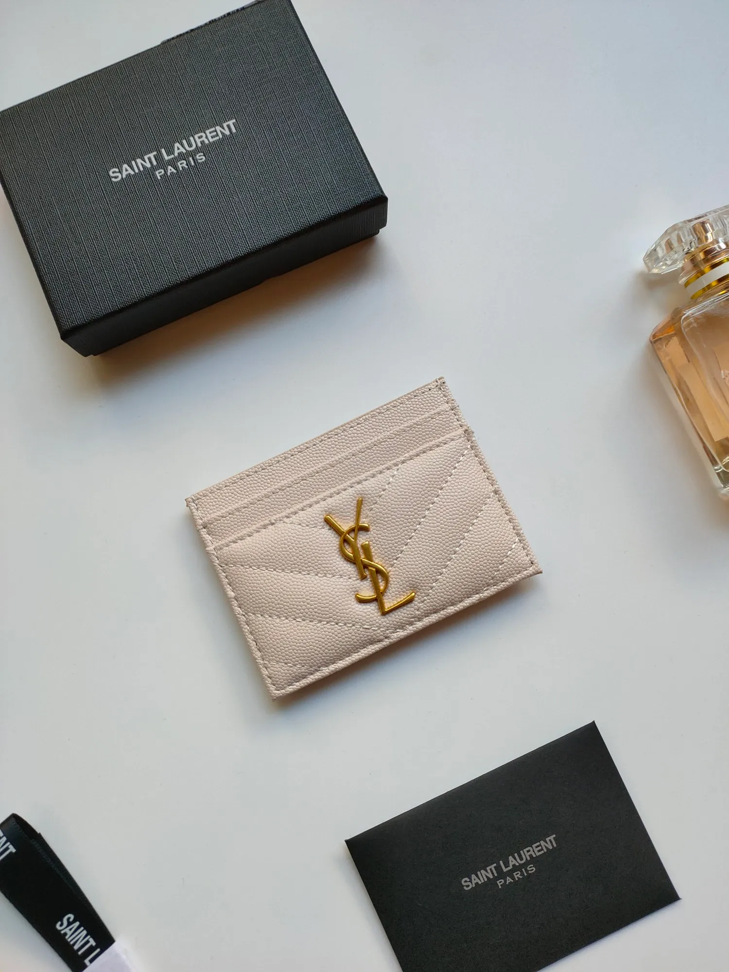 💰90 Saint Laurent new product shipped👉Genuine pickup bag, 🎀Sheep pattern microfiber lining, jacquard embossed stitching sheepskin credit card holder, metal interlocking YSL logo original single-pair hardware, replica details😋Style number: 423291😎Size: 10.5×7.5×0.5cm