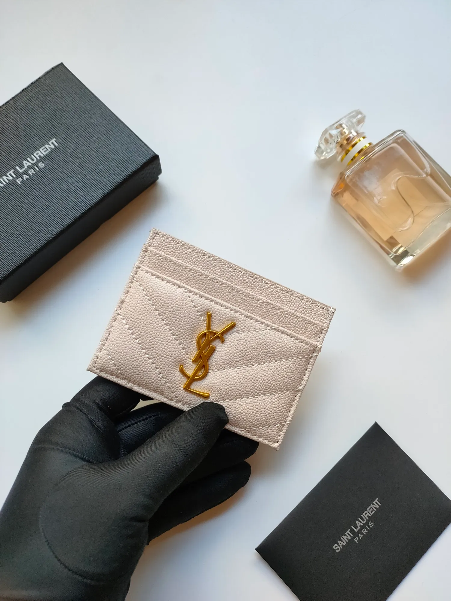 💰90 Saint Laurent new product shipped👉Genuine pickup bag, 🎀Sheep pattern microfiber lining, jacquard embossed stitching sheepskin credit card holder, metal interlocking YSL logo original single-pair hardware, replica details😋Style number: 423291😎Size: 10.5×7.5×0.5cm