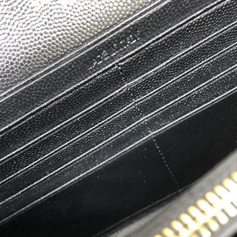 Black ball grain leather/gold buckle 🌈MONOGRAM caviar pattern original leather version envelope bag👍A super practical small bag, the most classic style 👏100% original cowhide with fine handcrafting; customized metal Y family logo highlights personality; flip-top design ensures safety of use; small bag has large capacity, with 20 card slots, two banknote compartments, two central compartments, and an inner zipper bag to hold everything‼ ️20210630 Model: 360452 [original leather] Size: 22.5*14*4cm