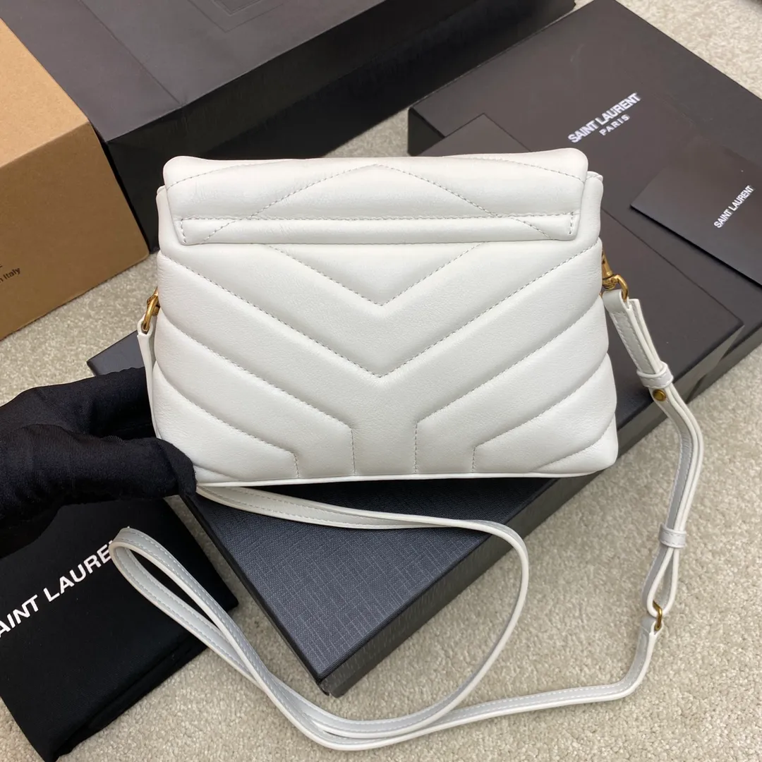 White plain leather/gold 🌈 LouLou mini crossbody bag, the entire bag is made of soft Italian original calfskin, with classic Y family diagonal stripe quilting technology, has a soft texture front flap bag, the shoulder strap is adjustable and can be detached into a hand-held style. Easily achieve multiple uses in one bag👍The volume is not large, but the content is not small. There is a zipper bag inside the bag, two main compartments, 3 card slots, and a small partition in the middle and side to place cash or bills👍20220680 Model: 392255 [original leather] Size: 20x14x7cm
