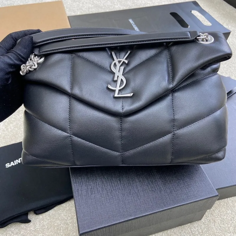 Black sheepskin/silver hardware 🌈LOULOU PUFFER Medium quilted lambskin bag, made of genuine genuine leather, feels soft and delicate, like embracing clouds☁️💋The classic Y family logo, chain and buttonhole hardware are all made of Barkin matte silver hardware. The opening of the bag is folded and sealed with a magnetic snap buckle, which has first-class sealing and safety👍20210800 Size: 29x17x11cm Model: 577476 [original leather]