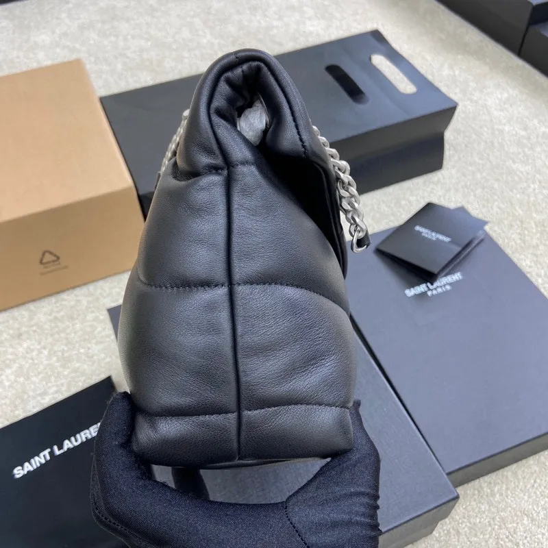 Black sheepskin/silver hardware 🌈LOULOU PUFFER Medium quilted lambskin bag, made of genuine genuine leather, feels soft and delicate, like embracing clouds☁️💋The classic Y family logo, chain and buttonhole hardware are all made of Barkin matte silver hardware. The opening of the bag is folded and sealed with a magnetic snap buckle, which has first-class sealing and safety👍20210800 Size: 29x17x11cm Model: 577476 [original leather]