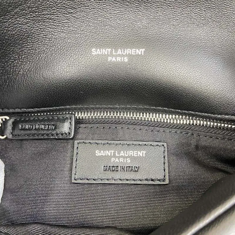 Black sheepskin/silver hardware 🌈LOULOU PUFFER Medium quilted lambskin bag, made of genuine genuine leather, feels soft and delicate, like embracing clouds☁️💋The classic Y family logo, chain and buttonhole hardware are all made of Barkin matte silver hardware. The opening of the bag is folded and sealed with a magnetic snap buckle, which has first-class sealing and safety👍20210800 Size: 29x17x11cm Model: 577476 [original leather]