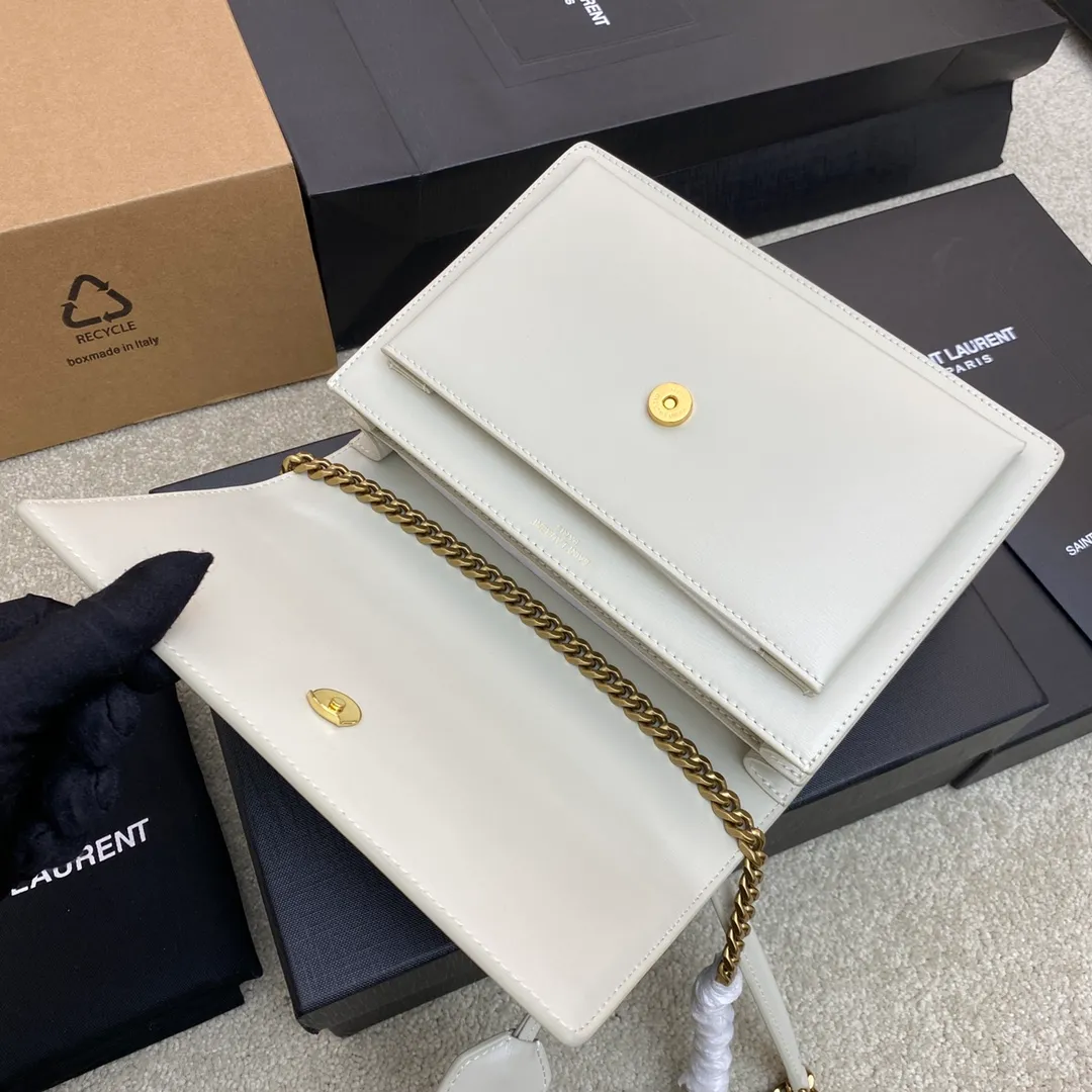 💰1500 milk white toothpick pattern/gold 🌈𝑺𝒖𝒏𝒔𝒆𝒕 𝟮𝟮𝒄𝒎#Classic luxury toothpick pattern sunset bag original leather version! Friends who like toothpick pattern bags cannot miss this one! High-quality genuine leather, genuine mold-making hardware, pursuing every detail, striving to be infinitely close to genuine 👍20210750 Size: 22x8x16cm Model: 442906 [Original leather]