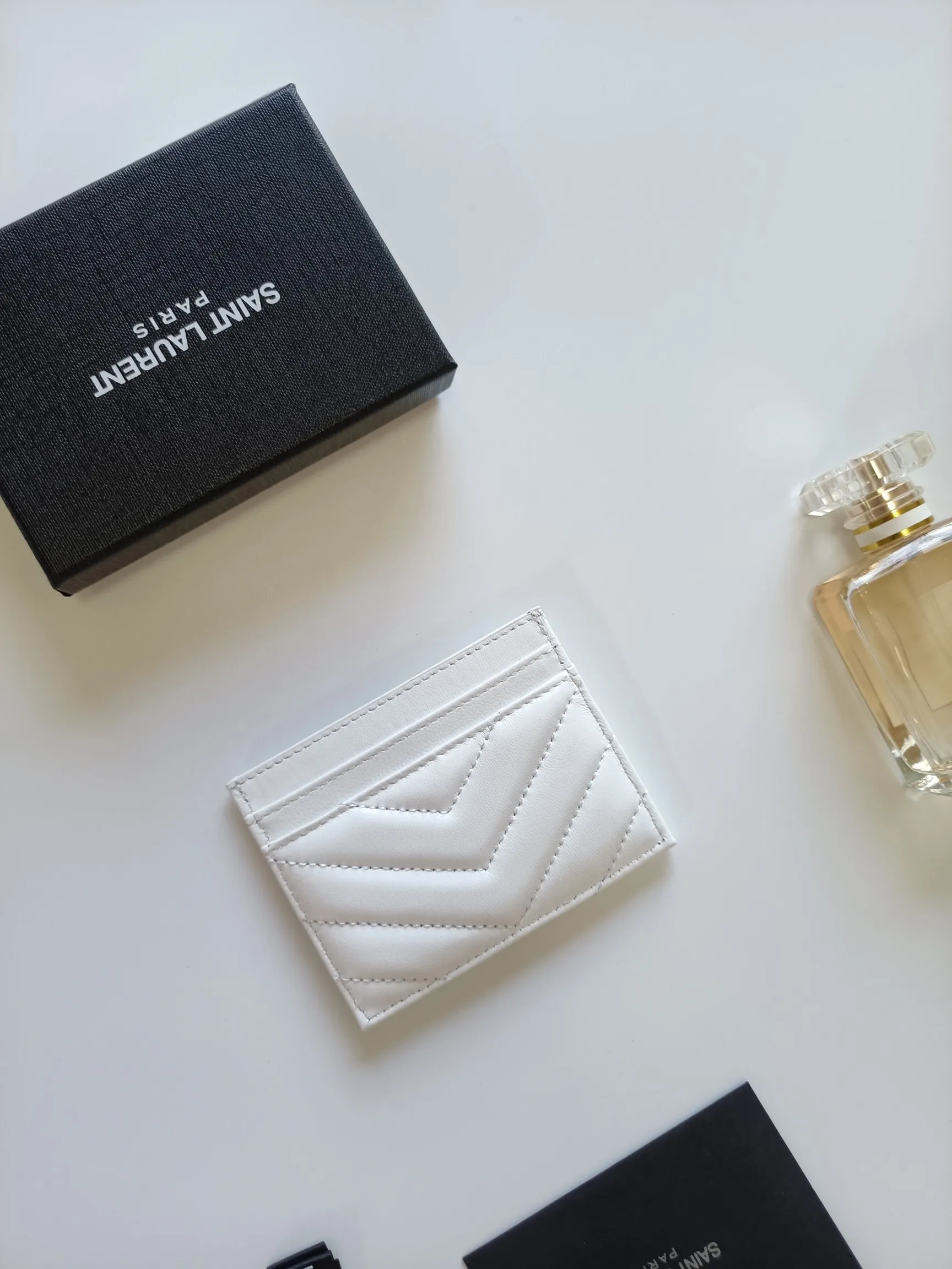 💰90 Saint Laurent new product shipped👉Genuine pickup bag, 🎀Sheep pattern microfiber lining, jacquard embossed stitching sheepskin credit card holder, metal interlocking YSL logo original single-pair hardware, replica details😋Style number: 423291😎Size: 10.5×7.5×0.5cm