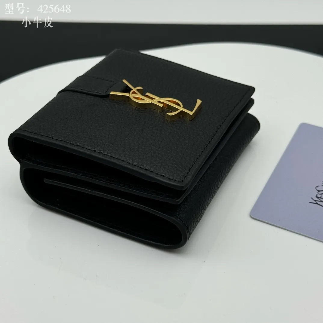 💰170 💎Top quality 💕 Full leather inside and outside "Saint Laurent" YSL 💌 Tri-fold small wallet Black leather grain gold Impressive mini wallet with metal YSL logo mounted on the leather ring. Gold Metal Accessories Shutter Button Closer Inside: Wallet 1 Card Slot x 3 Outside: Coin Pocket with Shutter Button x 1, Dimensions: 9.5 X 7 X 3 CM, Style No.: 425648