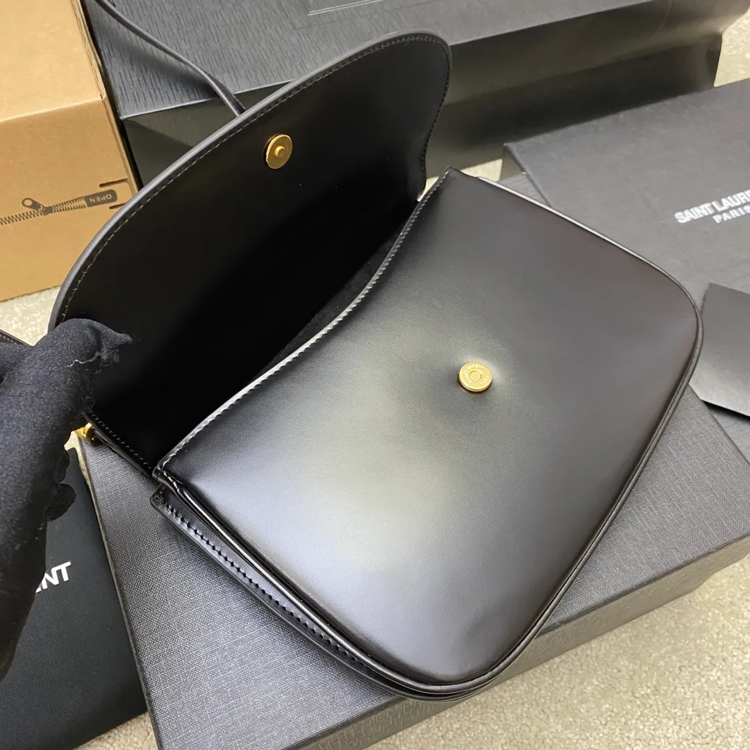 💰1560 black plain leather/gold 🌈2022 new saddle bag CHARLIE medium smooth leather shoulder bag, CHARLIE medium smooth leather shoulder bag, CHARLIE medium front flap shoulder bag, decorated with metal intertwined YSL letter logo, with side accordion bag design, adjustable strap with buckle, can be used for shoulder or crossbody👍20220780 Model: 686742 [original leather] Size: 23x17x4cm