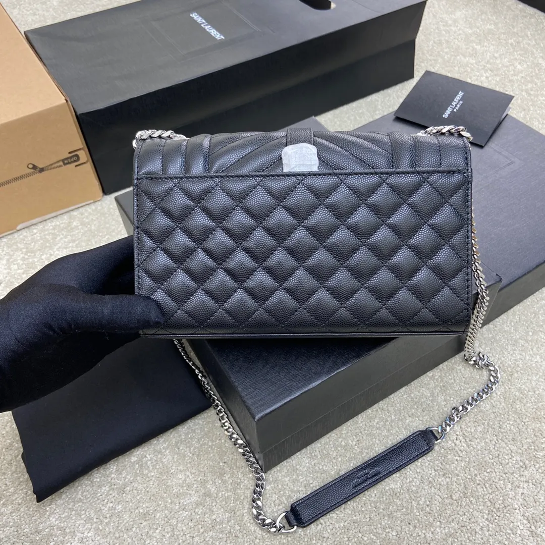 Black ball pattern/silver 🌈The new Envelope small caviar is made of top-grade imported cowhide with pressed caviar pattern, which is stunningly beautiful💋Classic is eternal‼ ️Versatile beyond imagination, elegant and fashionable all in one! The workmanship details are impeccable👍20220680 Model: 600915 [Original leather] Size: 21x13x6cm