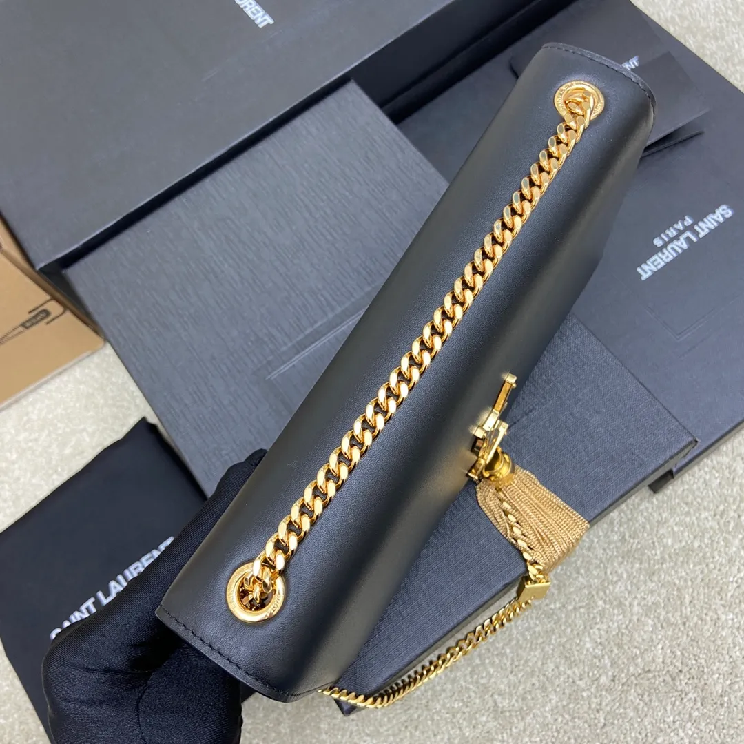 💰1300 South African black leather/gold [original leather] 🌈Y’s most classic style Kate crocodile pattern chain crossbody bag! A versatile style that is a must-have in every girl’s wardrobe! High-quality original crocodile-embossed cowhide, wear-resistant and scratch-resistant, no need to take special care of it💫Believe me, kate is definitely an eternal classic. No one can say that they are fashionable without a Y family tassel bag👍20210650 Model: 377829 Size: 24*14.5*5.5cm