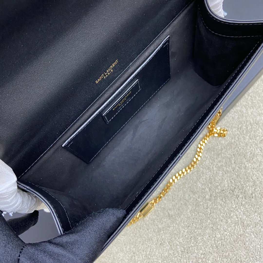 💰1300 South African black leather/gold [original leather] 🌈Y’s most classic style Kate crocodile pattern chain crossbody bag! A versatile style that is a must-have in every girl’s wardrobe! High-quality original crocodile-embossed cowhide, wear-resistant and scratch-resistant, no need to take special care of it💫Believe me, kate is definitely an eternal classic. No one can say that they are fashionable without a Y family tassel bag👍20210650 Model: 377829 Size: 24*14.5*5.5cm