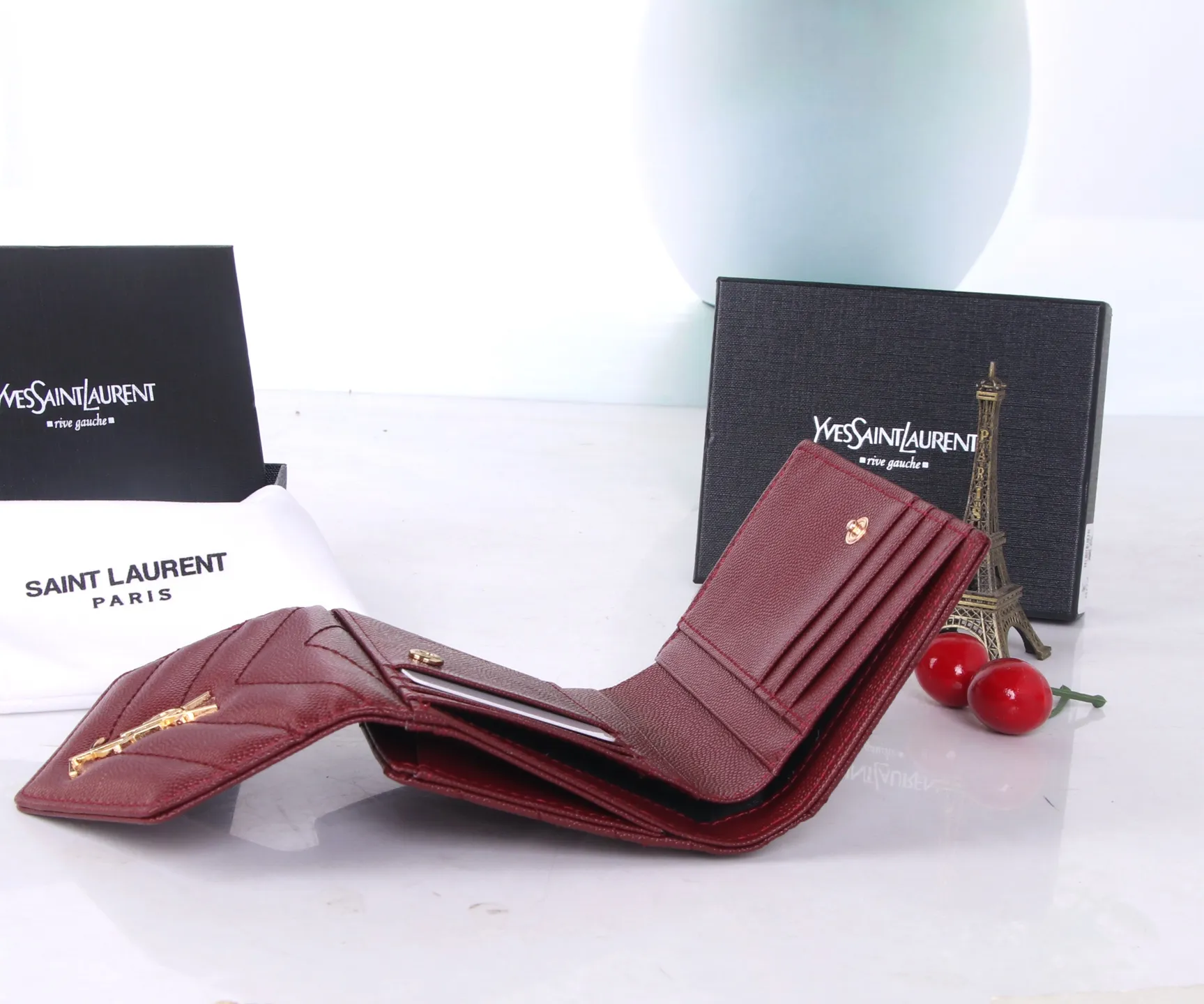 P170 Style No.: 802 Brand: Saint Laurent Color: Black Maroon Size: 11*10*2 Description: The 2021 YSL counter autumn and winter new styles are now available! Made of genuine leather with tuna pattern, the workmanship is exquisite, comparable to that of the counters! Multifunctional small wallet, super practical!
