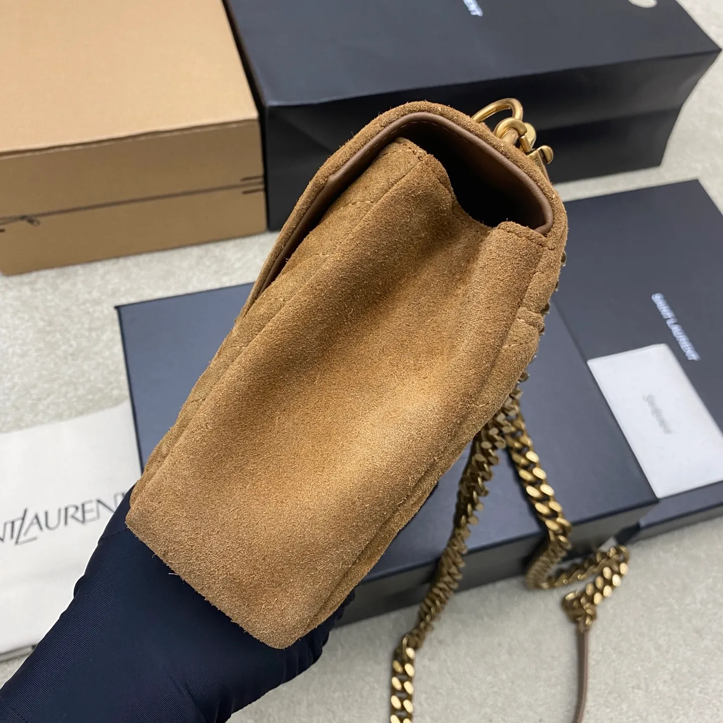 Caramel frosted/antique gold 🌈YLS classic brown frosted leather messenger bag, gold hardware, this medium handbag is practical and beautiful! Made of original deerskin leather imported from Europe, it feels super good 👍With metal chain, genuine leather detachable shoulder strap✨202500750 Model: 392737 [original leather] Size: 24x17x6.5cm