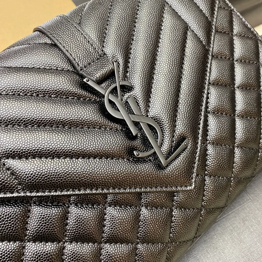 Black ball pattern/black chain 🌈𝑬𝒏𝒗𝒆𝒍𝒐𝒑𝒆 medium grain embossed quilted genuine leather envelope bag, classic is eternal, the sky-high V pattern and rhombus caviar pattern, Italian original cowhide with eye-catching Y family logo, stylish and stylish all in one! One chain and three backs, single chain cross-body, double chain single back, single chain single back are all perfect🤗Little fairies of different heights, there is always a way to carry it that suits you❤️20230750 Model: 392739 [original leather] Size: 24x17.5x6cm