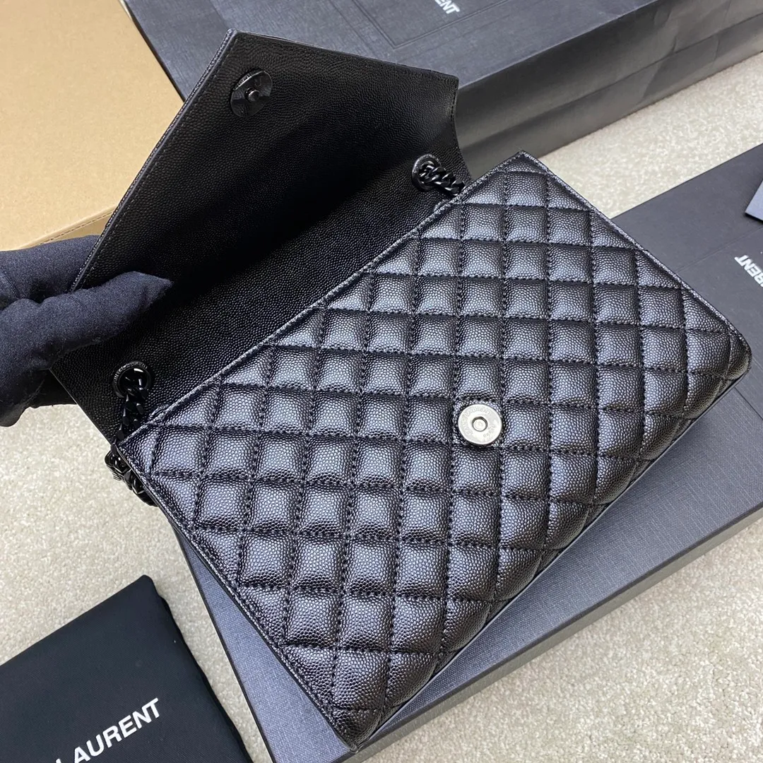 Black ball pattern/black chain 🌈𝑬𝒏𝒗𝒆𝒍𝒐𝒑𝒆 medium grain embossed quilted genuine leather envelope bag, classic is eternal, the sky-high V pattern and rhombus caviar pattern, Italian original cowhide with eye-catching Y family logo, stylish and stylish all in one! One chain and three backs, single chain cross-body, double chain single back, single chain single back are all perfect🤗Little fairies of different heights, there is always a way to carry it that suits you❤️20230750 Model: 392739 [original leather] Size: 24x17.5x6cm