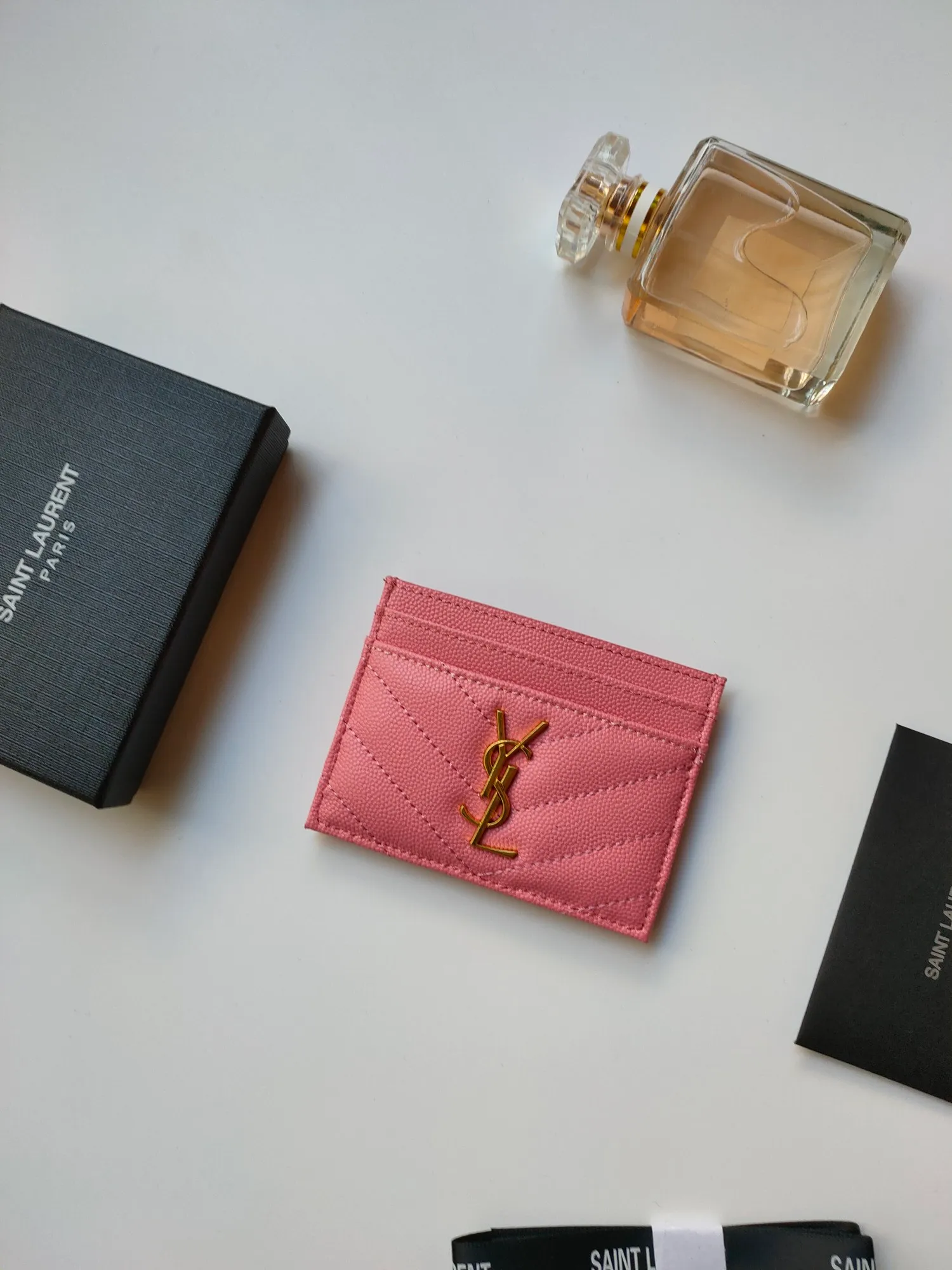💰110 Yves Saint Laurent new arrivals👉Genuine pickup bag, 🎀Sheep pattern microfiber lining, jacquard embossed stitching sheepskin credit card holder, metal interlocking YSL logo original one-to-one hardware, replicated details😋Style number: 423291😎Size: 10.5×7.5×0.5cm