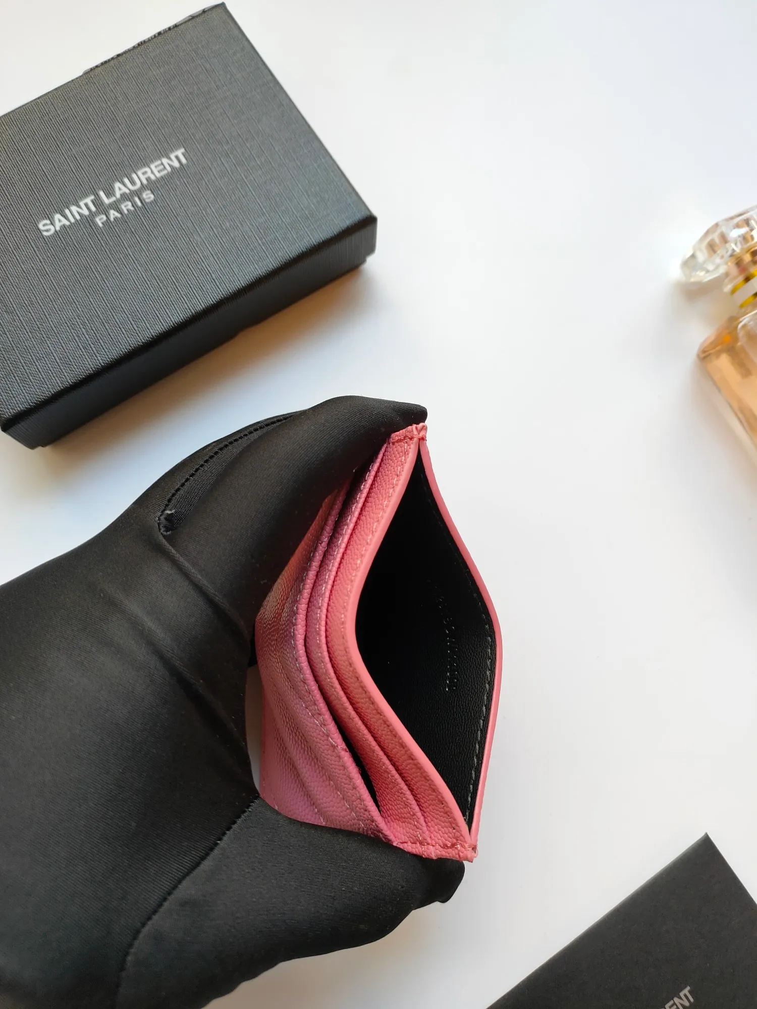 💰110 Yves Saint Laurent new arrivals👉Genuine pickup bag, 🎀Sheep pattern microfiber lining, jacquard embossed stitching sheepskin credit card holder, metal interlocking YSL logo original one-to-one hardware, replicated details😋Style number: 423291😎Size: 10.5×7.5×0.5cm